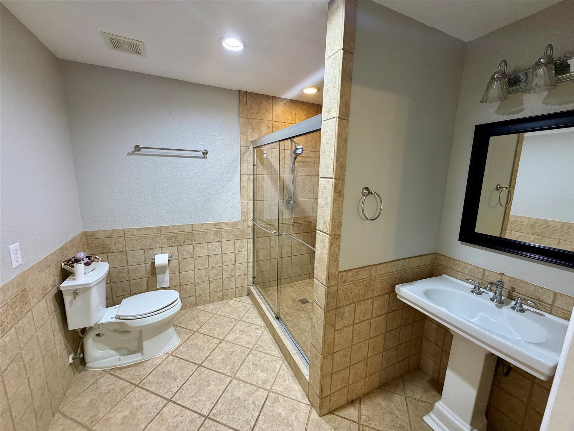 6315 S Wintersage Lane, Houston, TX 77066 6315 S Wintersage Lane, Houston, TX 77066