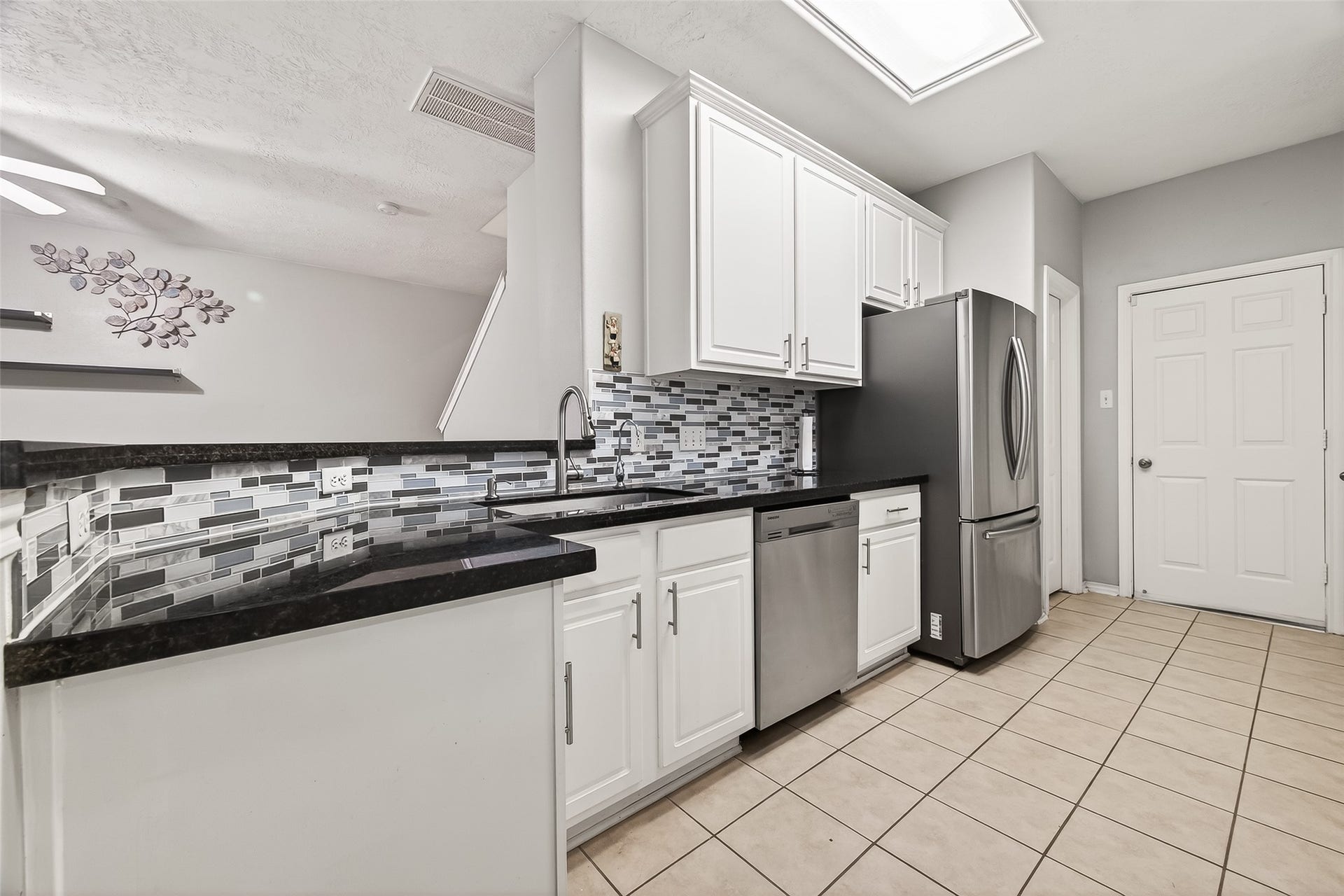 6110 Langham Mist Lane, Houston, TX 77084 6110 Langham Mist Lane, Houston, TX 77084