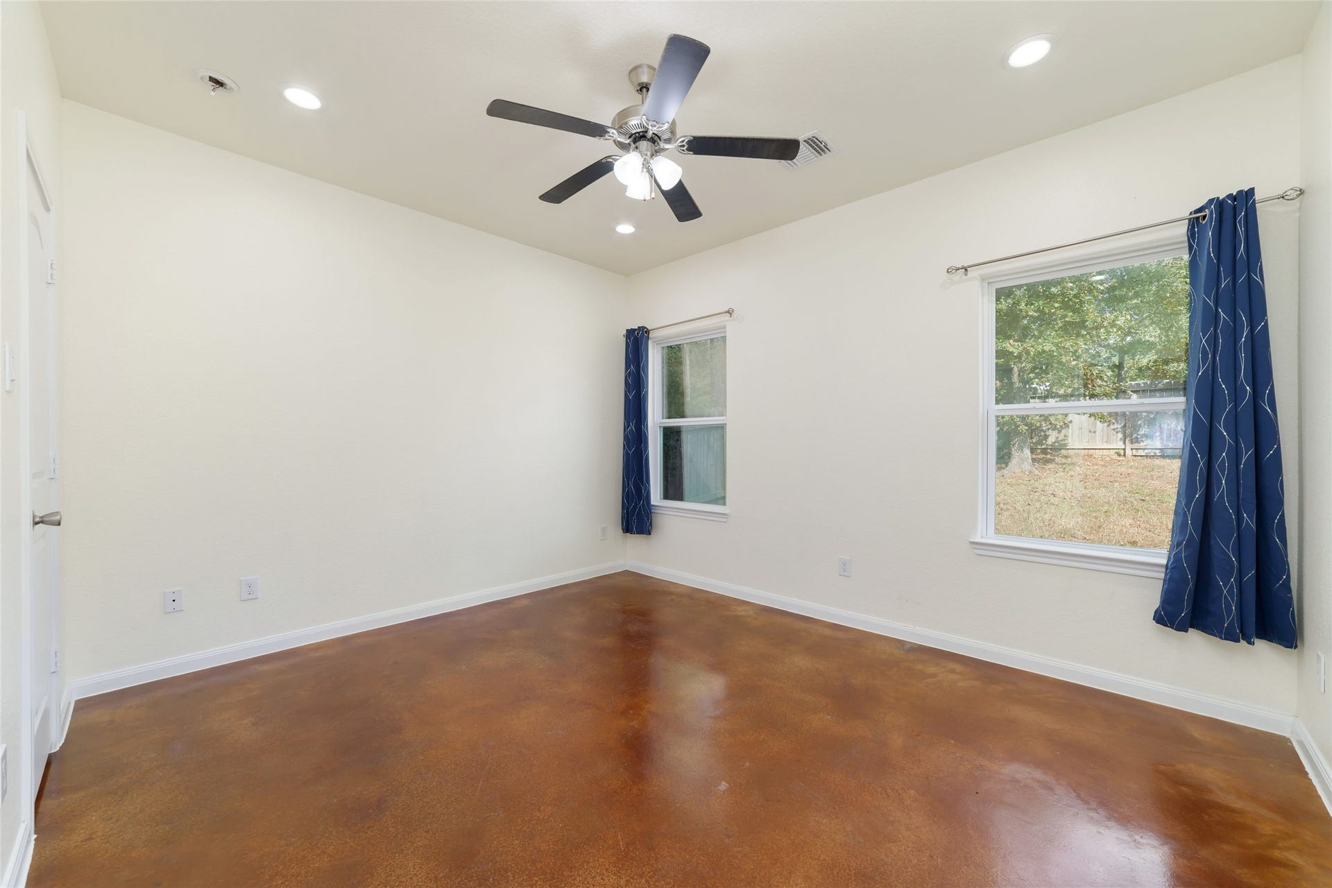 15704 Sycamore Drive, Montgomery, TX 77356 Primary bedroom view