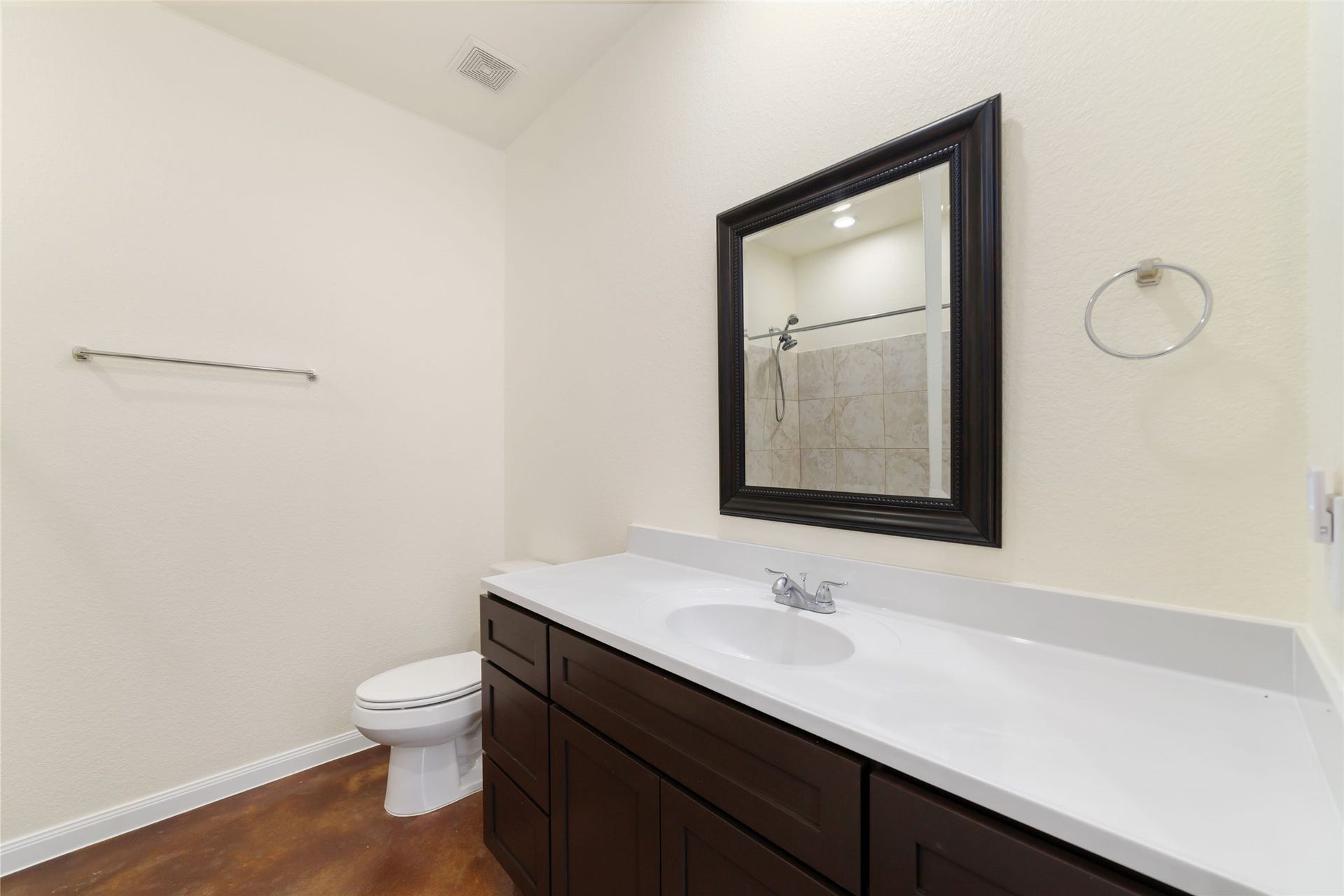 15704 Sycamore Drive, Montgomery, TX 77356 Primary bathroom view 1