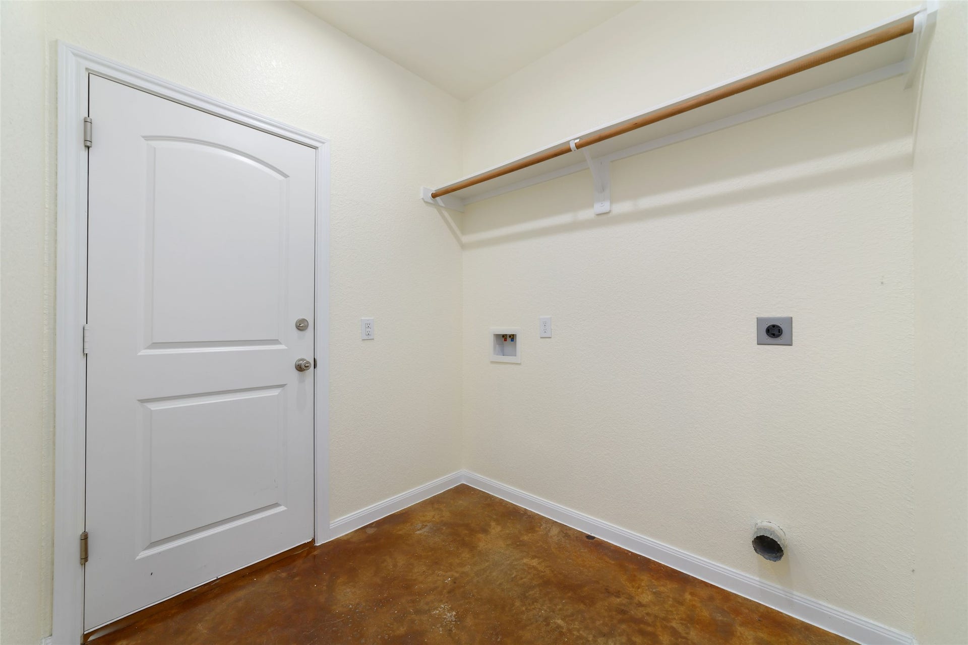 15704 Sycamore Drive, Montgomery, TX 77356 Laundry room view