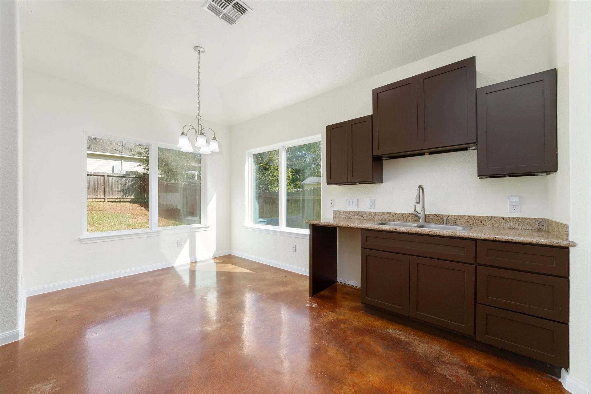 15704 Sycamore Drive, Montgomery, TX 77356 Kitchen/Breakfast area view