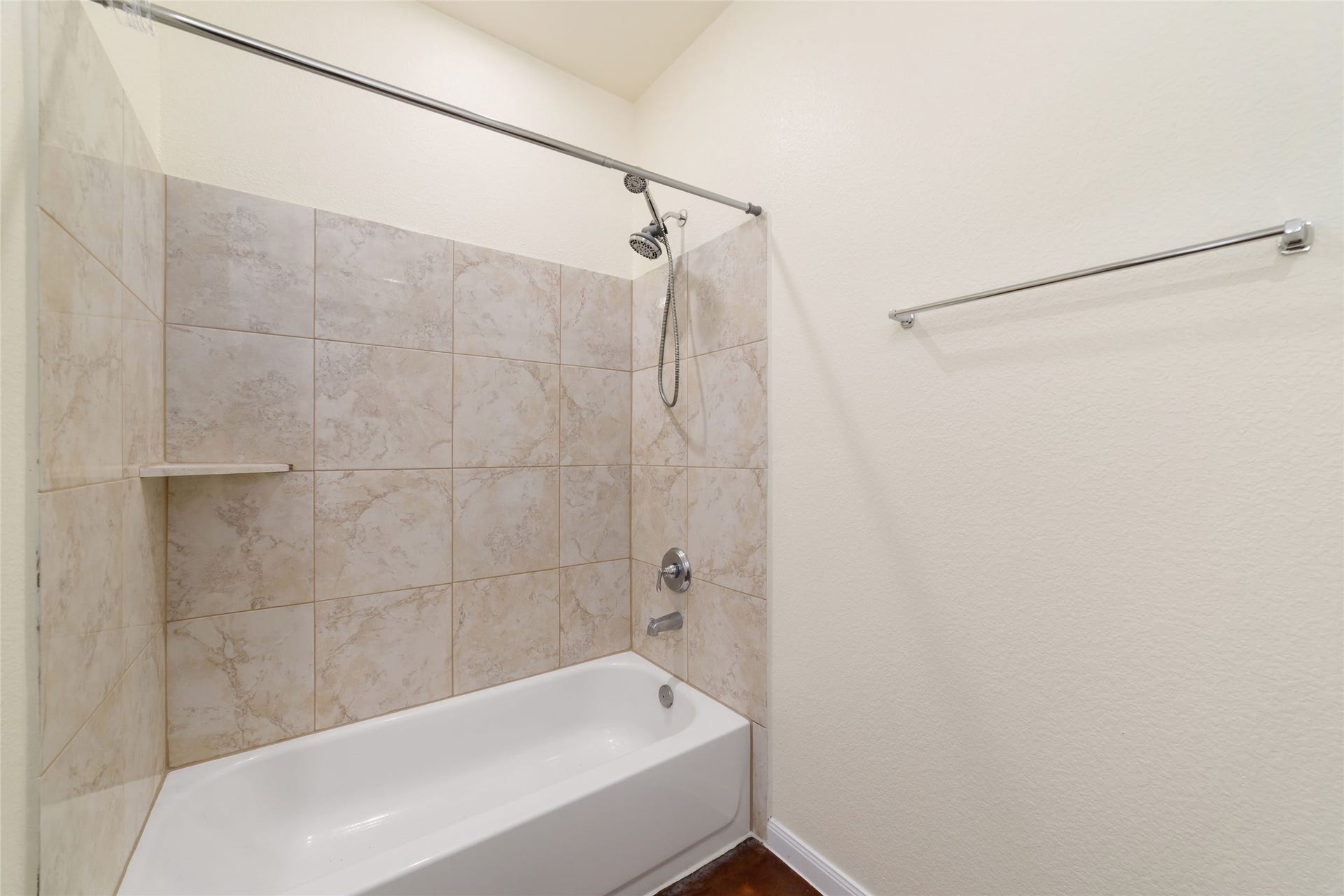 15704 Sycamore Drive, Montgomery, TX 77356 Primary bathroom view 2