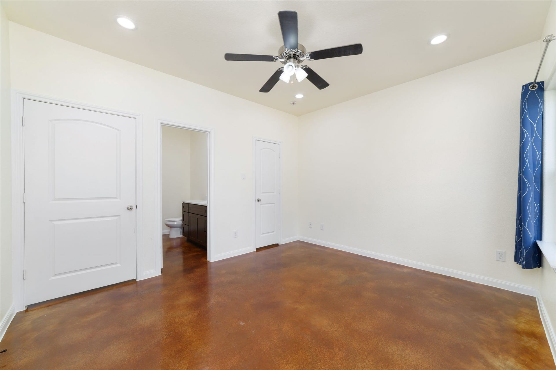 15704 Sycamore Drive, Montgomery, TX 77356 Primary bedroom view 2