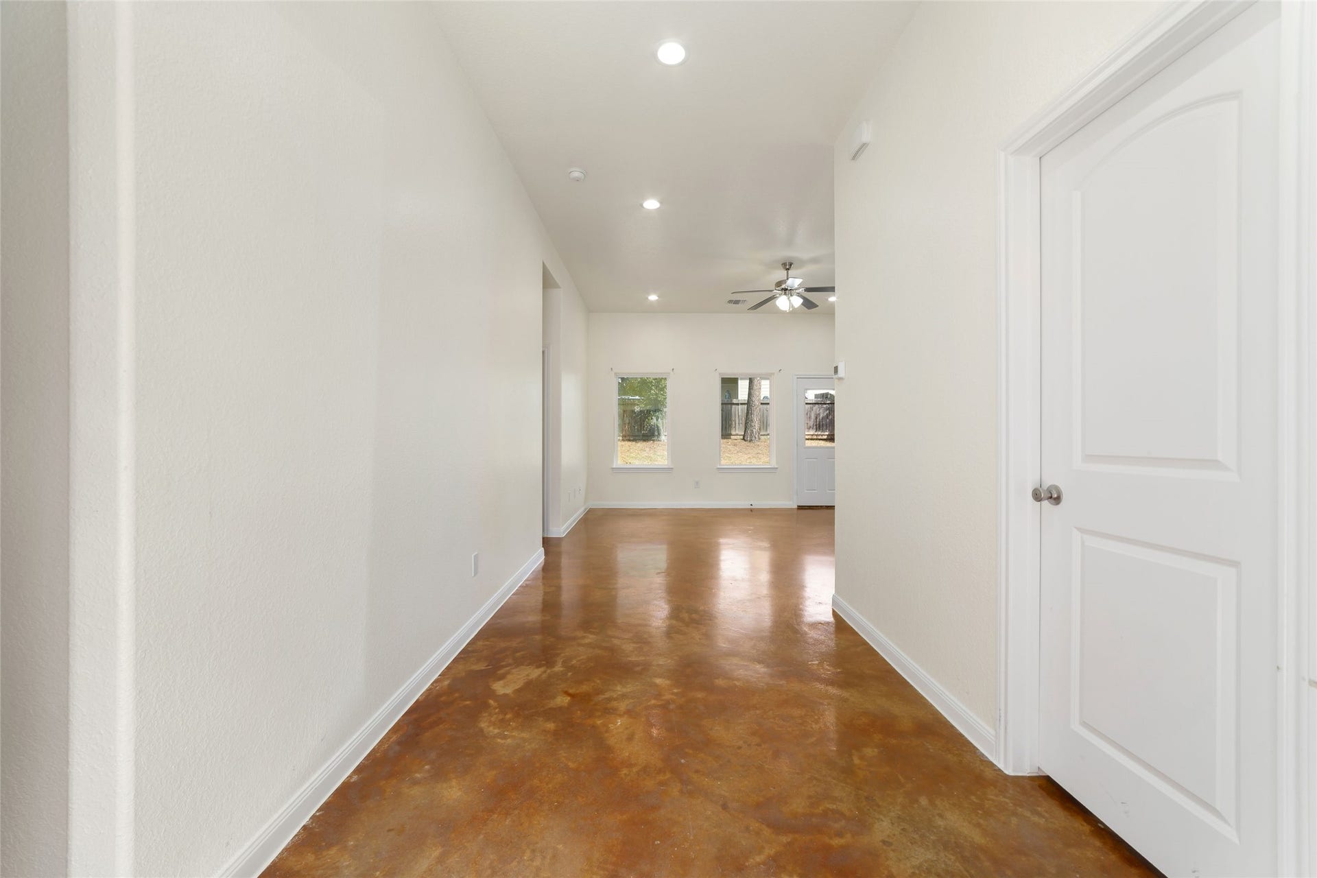 15704 Sycamore Drive, Montgomery, TX 77356 Front hallway view