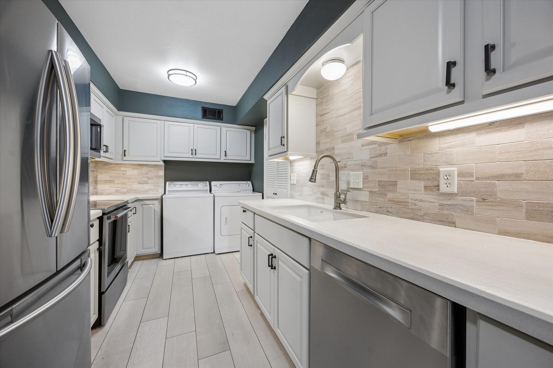 Fully upgraded and updated kitchen. Washer and dryer stay