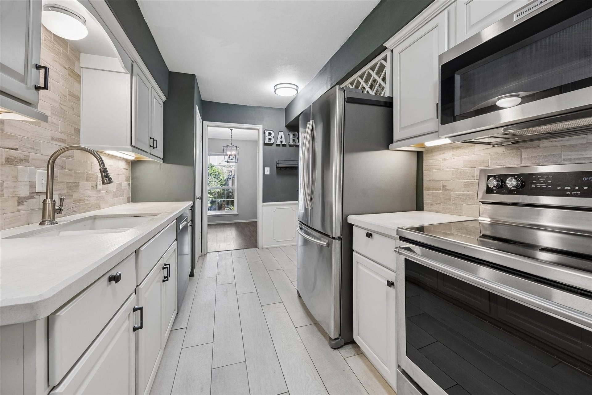 Fully upgraded and updated kitchen. Washer and dryer stay