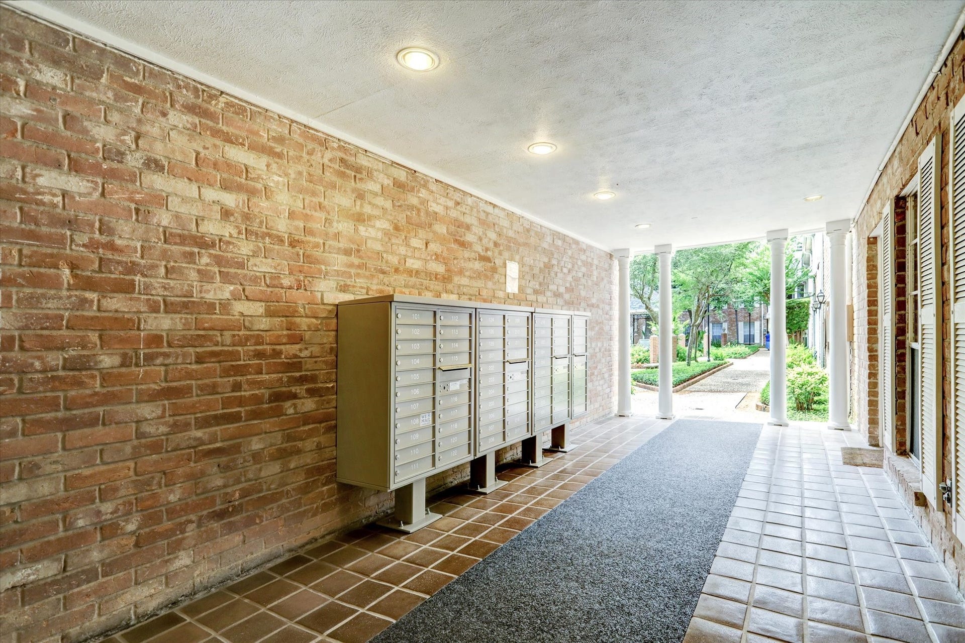 357 N Post Oak Lane, #203, Houston, TX 77024