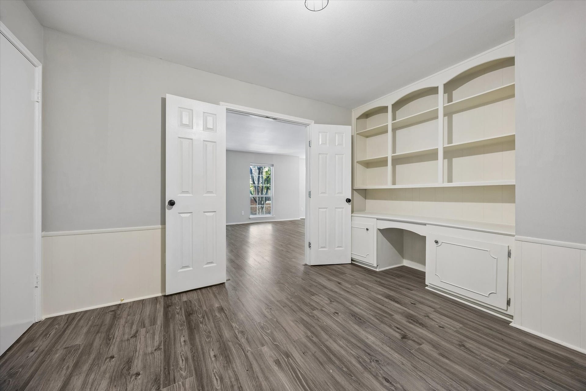 Office/second bedroom option with built ins and jack-and-Jill access to bathroom