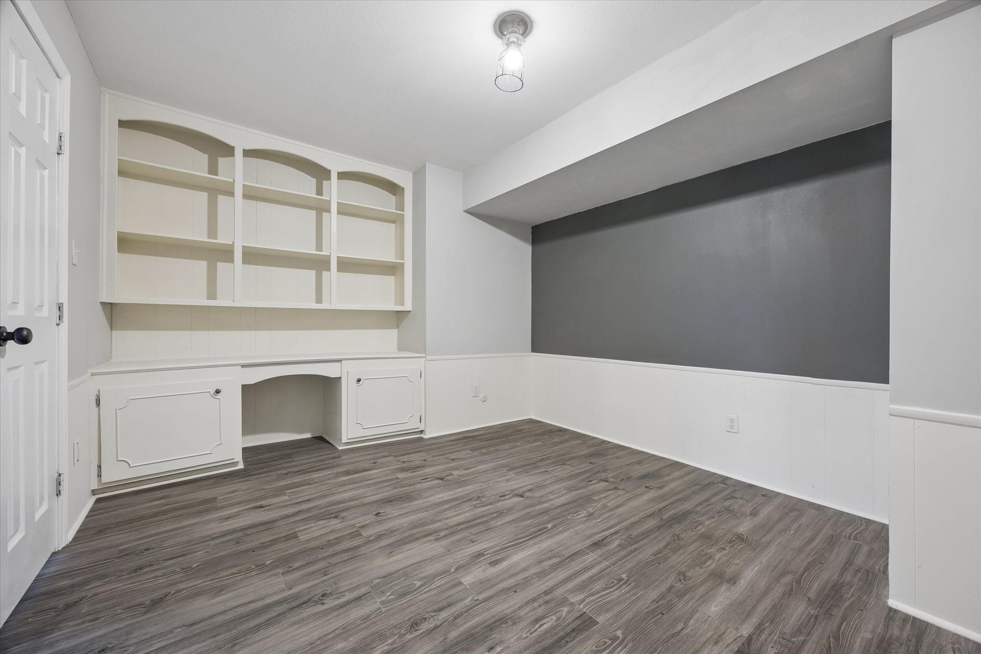 Office/second bedroom option with built ins and jack-and-Jill access to bathroom