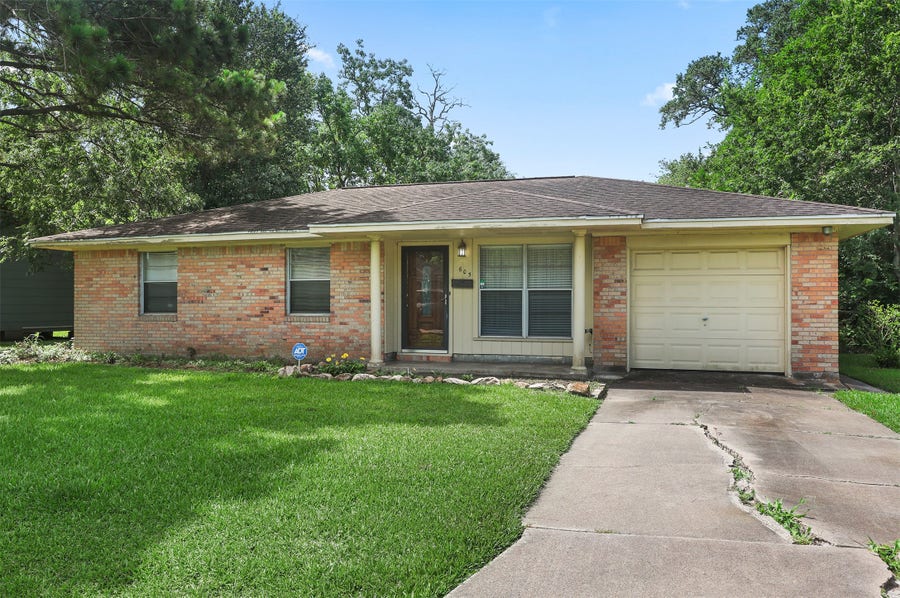 Property photo for 605 Honeysuckle Drive, La Marque, TX