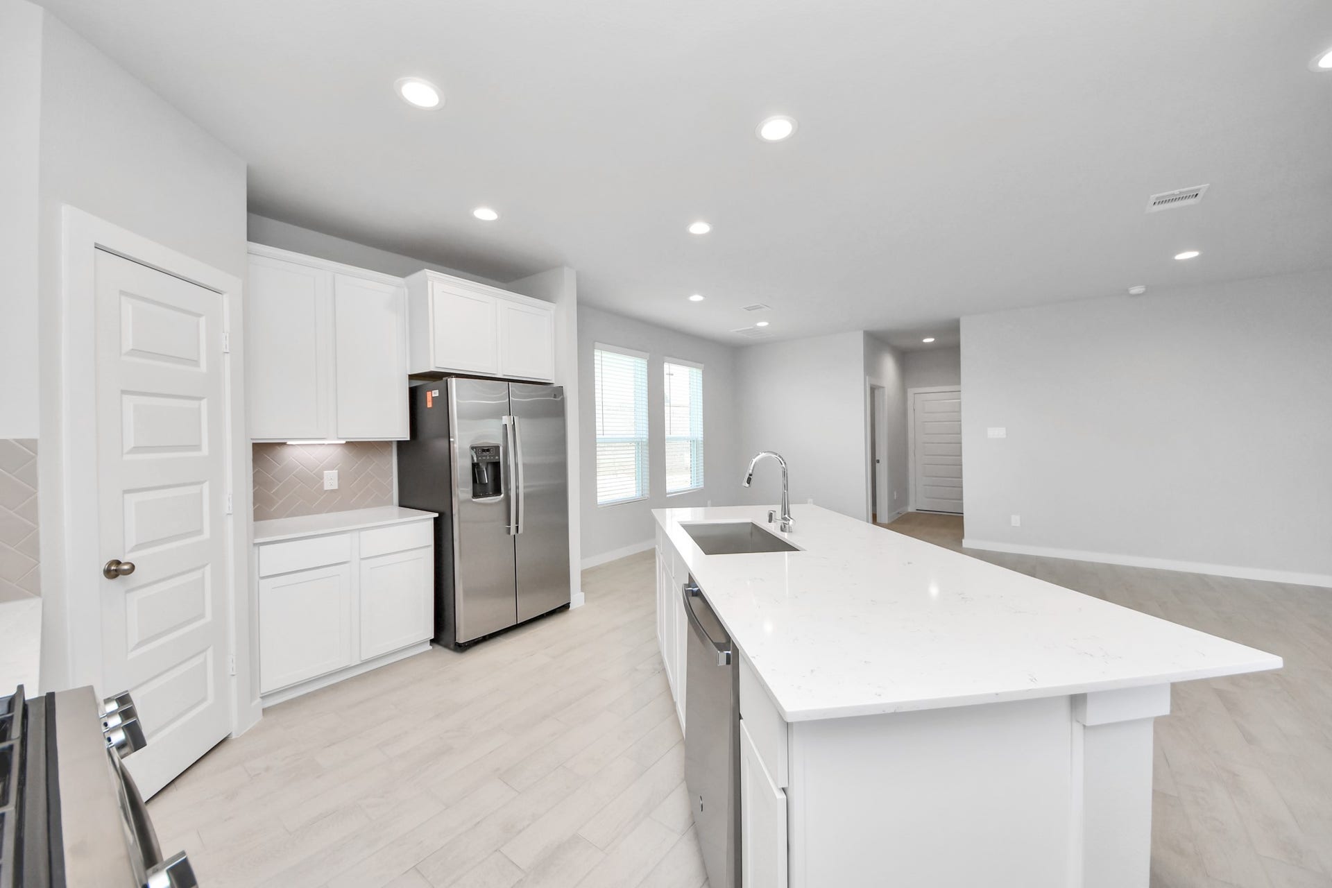 5826 Madison Trail Drive, Richmond, TX 77469 This generously spacious kitchen is a dream realized! Sample photo of completed home with similar floor plan. Actual colors and selections may vary.