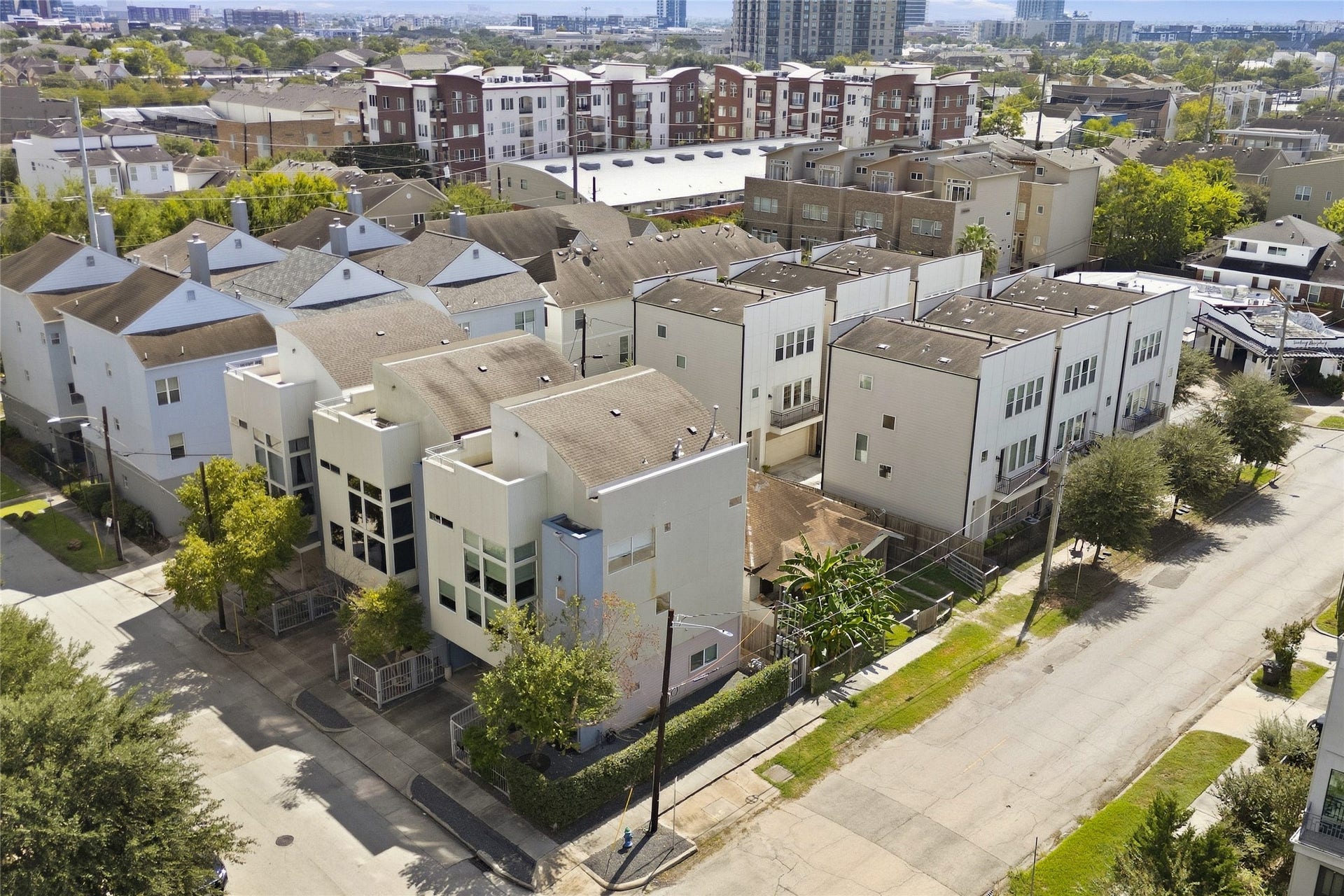 1803 Oneil Street, #C, Houston, TX 77019 Close to major freeways for an easy commute across Houston.