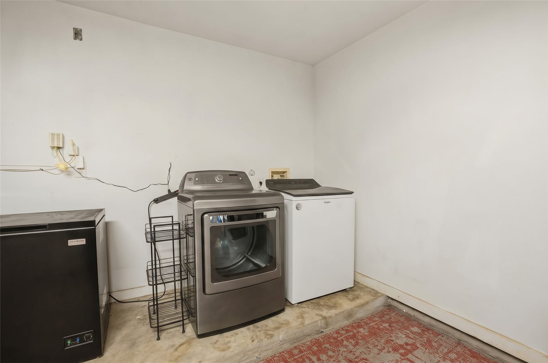 1803 Oneil Street, #C, Houston, TX 77019 Dedicated utility room with washer & dryer connections.