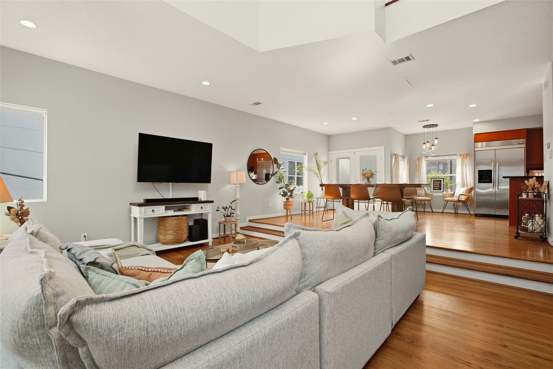 1803 Oneil Street, #C, Houston, TX 77019 Open-concept living flows up to the kitchen and dining room, great for entertaining.