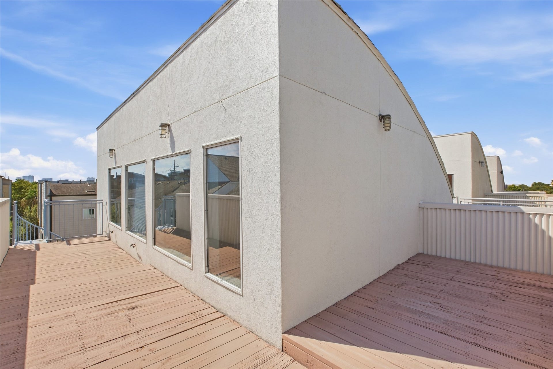 1803 Oneil Street, #C, Houston, TX 77019 Wraparound rooftop terrace with open-sky views.