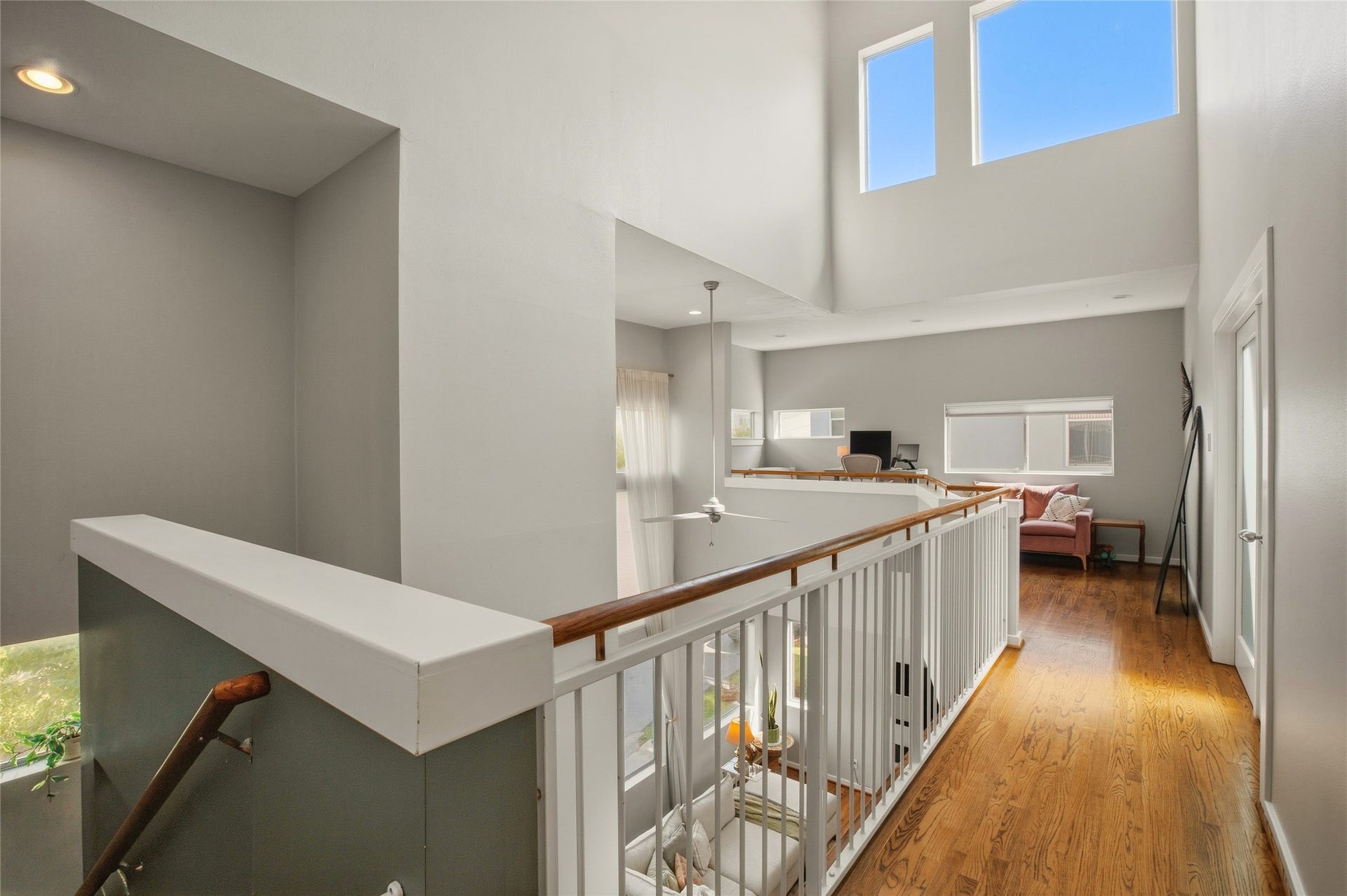 1803 Oneil Street, #C, Houston, TX 77019 Third-floor landing with clerestory windows that fill the home with light.