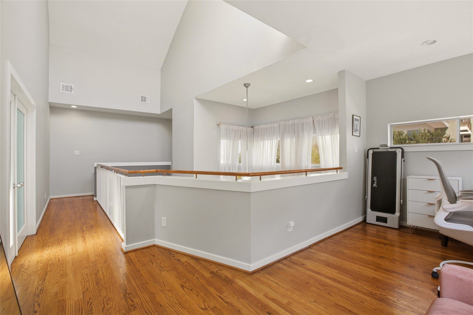 1803 Oneil Street, #C, Houston, TX 77019 Open game room / study loft with hardwood floors and soaring ceilings.