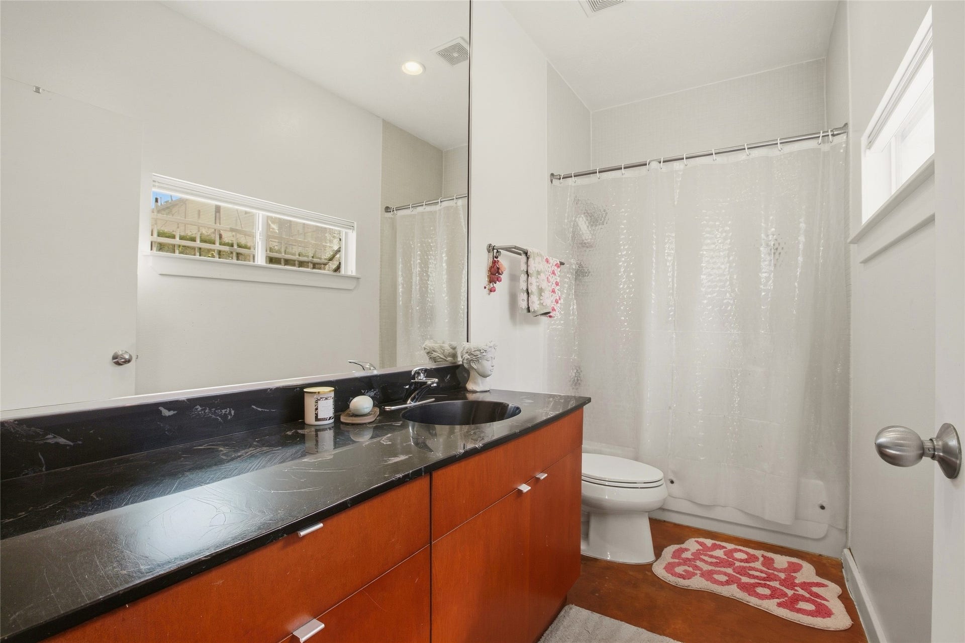 1803 Oneil Street, #C, Houston, TX 77019 Full bath with granite vanity and a tub/shower combo.
