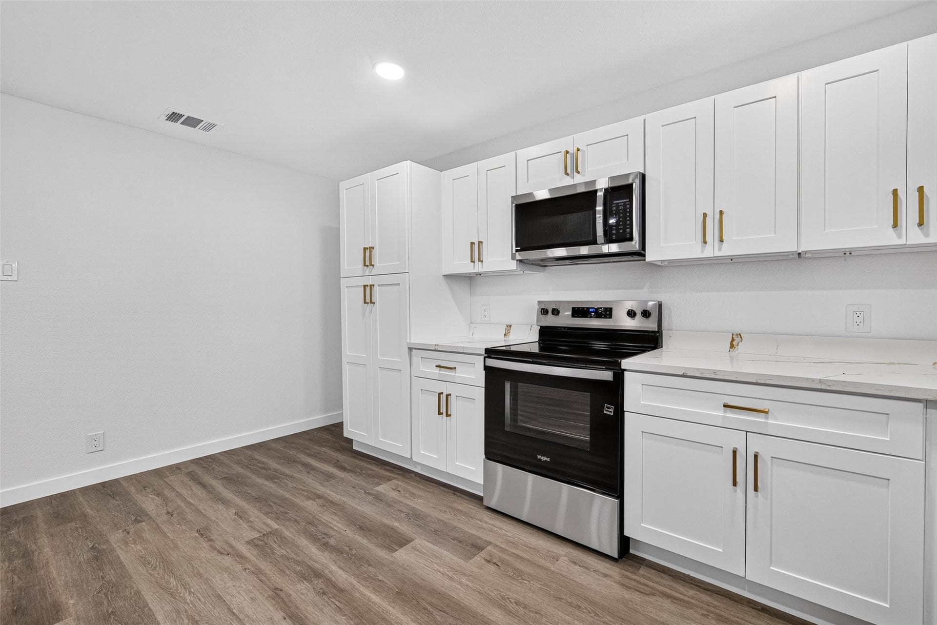 2909 Tarpey Avenue, Texas City, TX 77590 Representation of kitchen