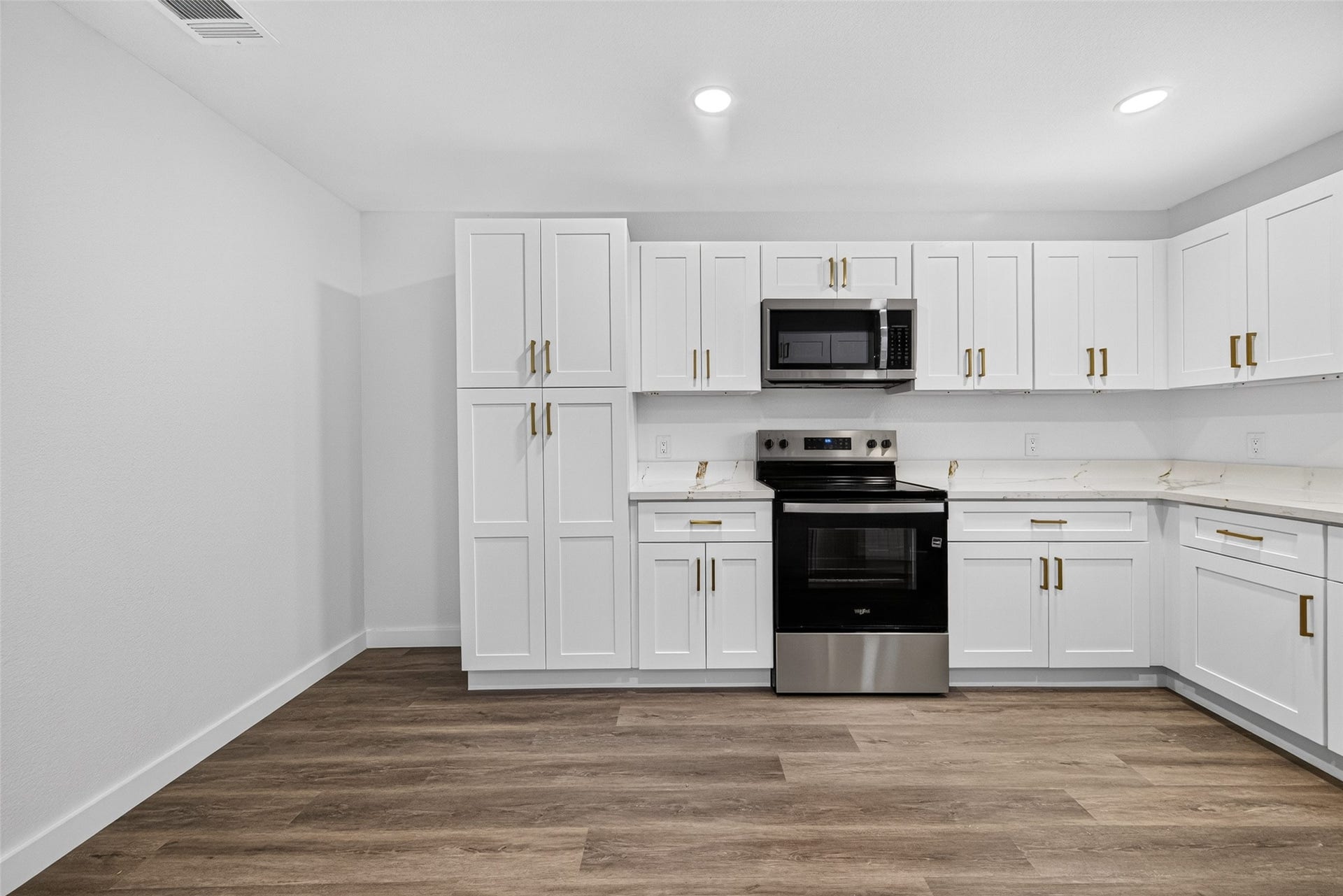 2909 Tarpey Avenue, Texas City, TX 77590 Representation of kitchen
