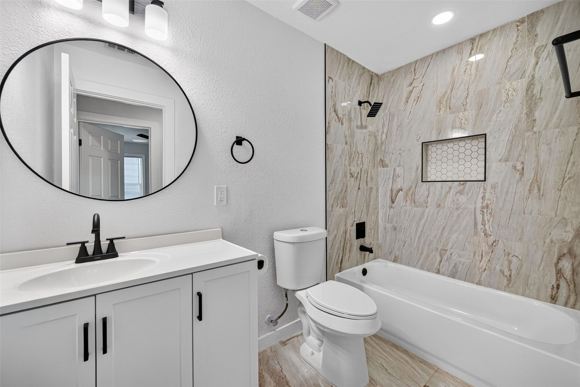 2909 Tarpey Avenue, Texas City, TX 77590 Representation of hall bathroom