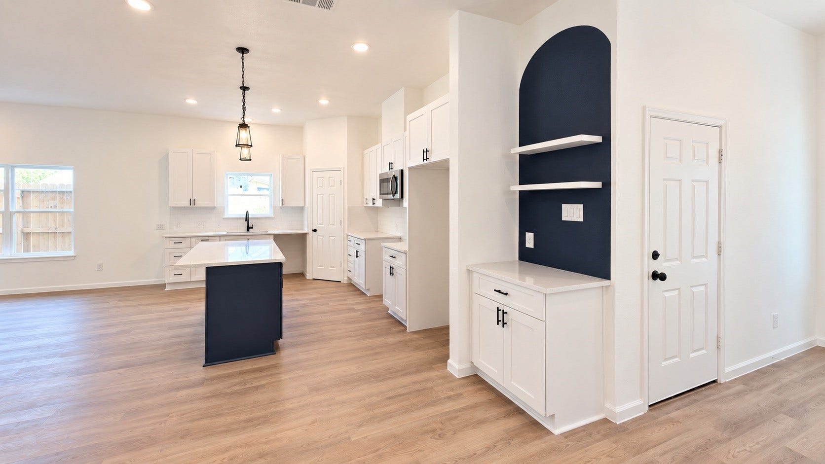 8715 Victoria Forest Drive, Houston, TX 77088 Charming coffee nook, perfect for enjoying your morning coffee in a cozy and inviting space.