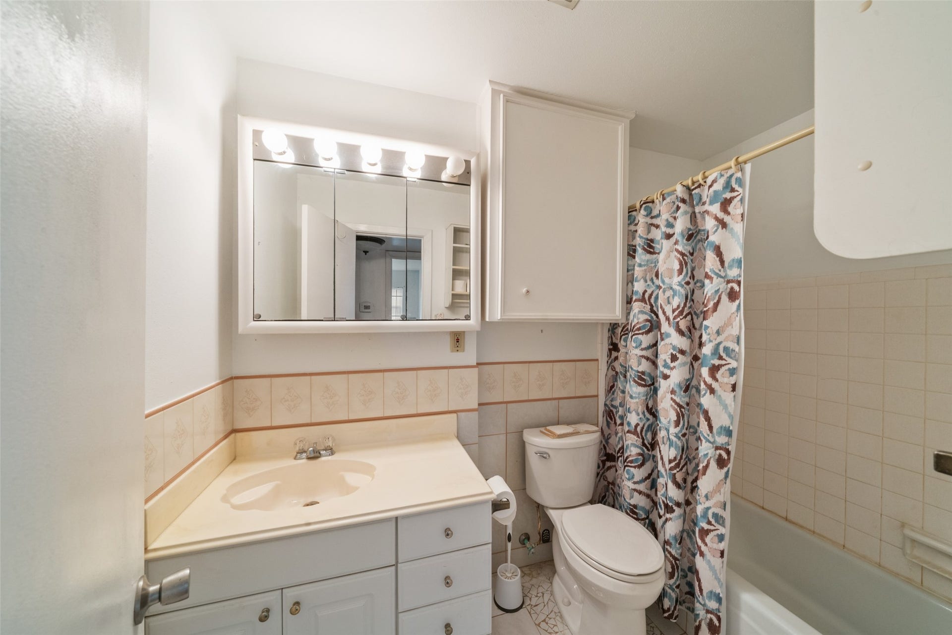 7835 Royalwood Drive, Houston, TX 77049 7835 Royalwood Drive, Houston, TX 77049