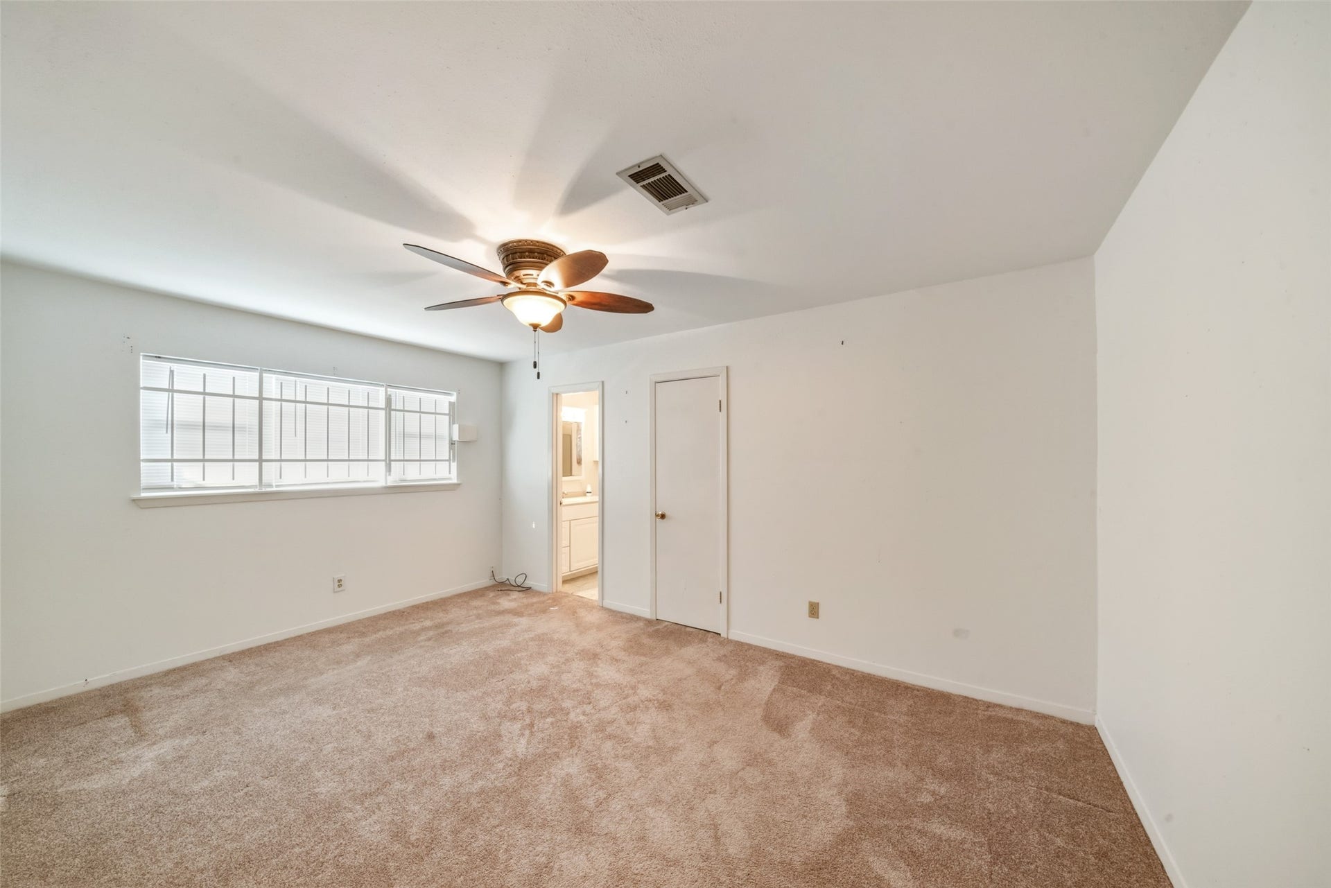 7835 Royalwood Drive, Houston, TX 77049 7835 Royalwood Drive, Houston, TX 77049
