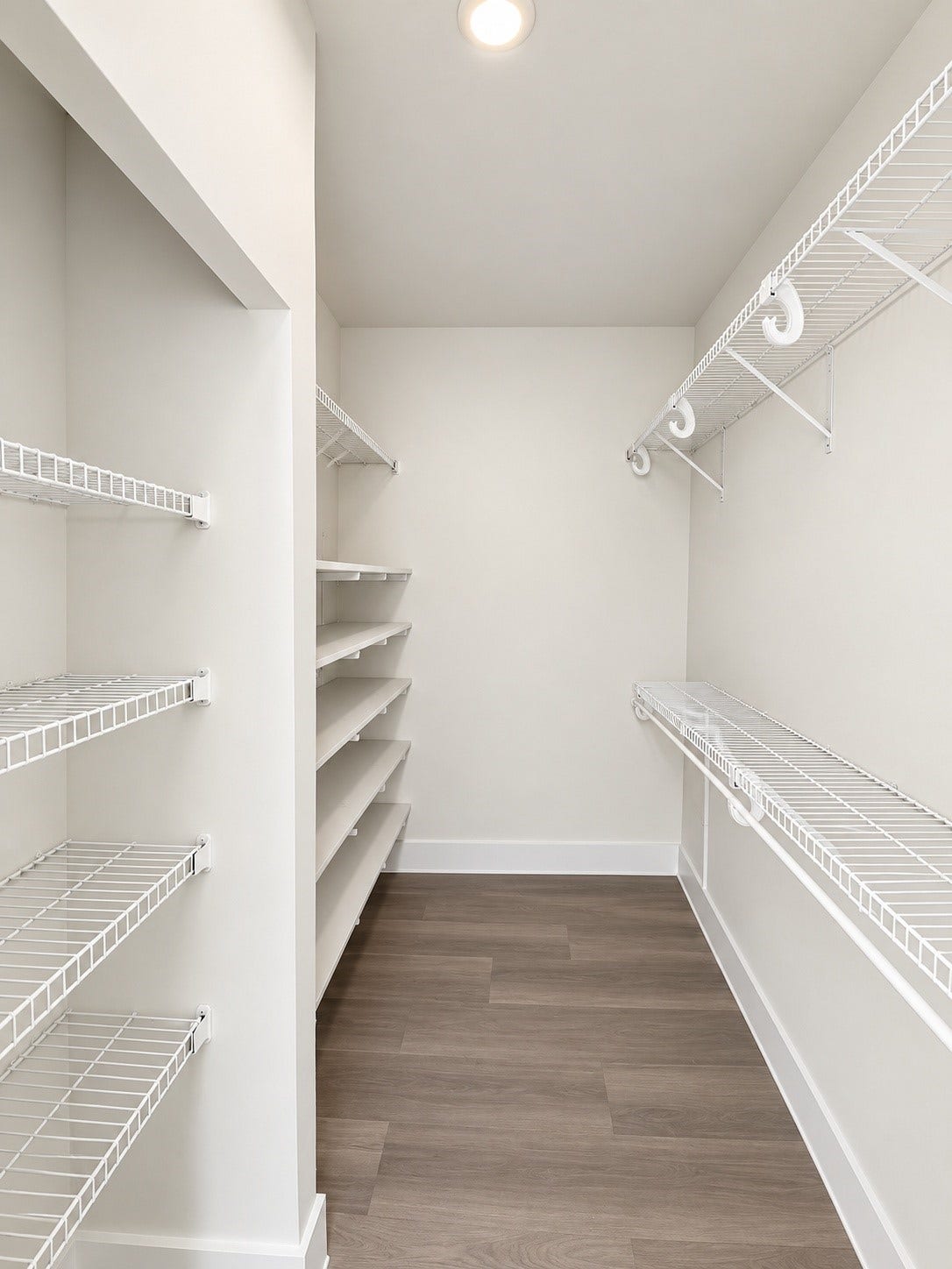 2025 Augusta Drive, #207, Houston, TX 77057 Primary Bedroom Walk-In Closet