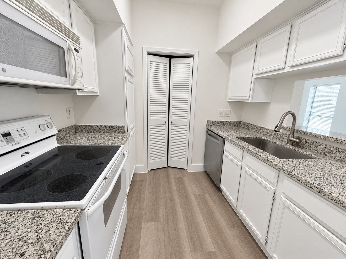2025 Augusta Drive, #207, Houston, TX 77057 Kitchen with granite counters