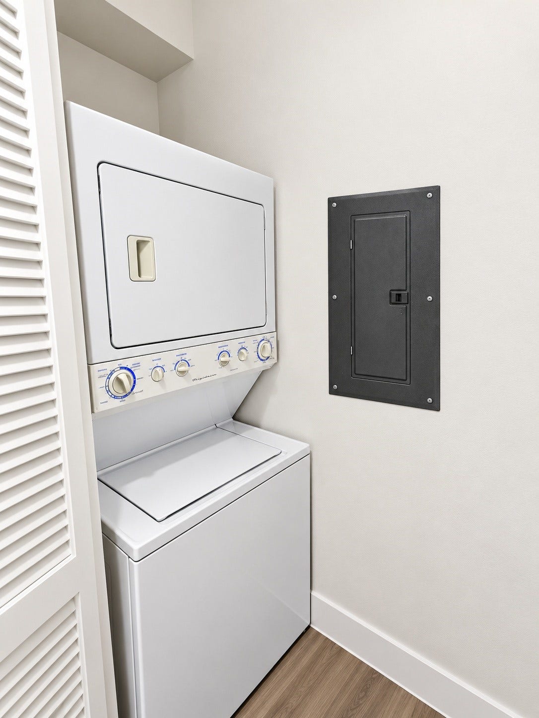 2025 Augusta Drive, #207, Houston, TX 77057 Stack Washer & Dryer