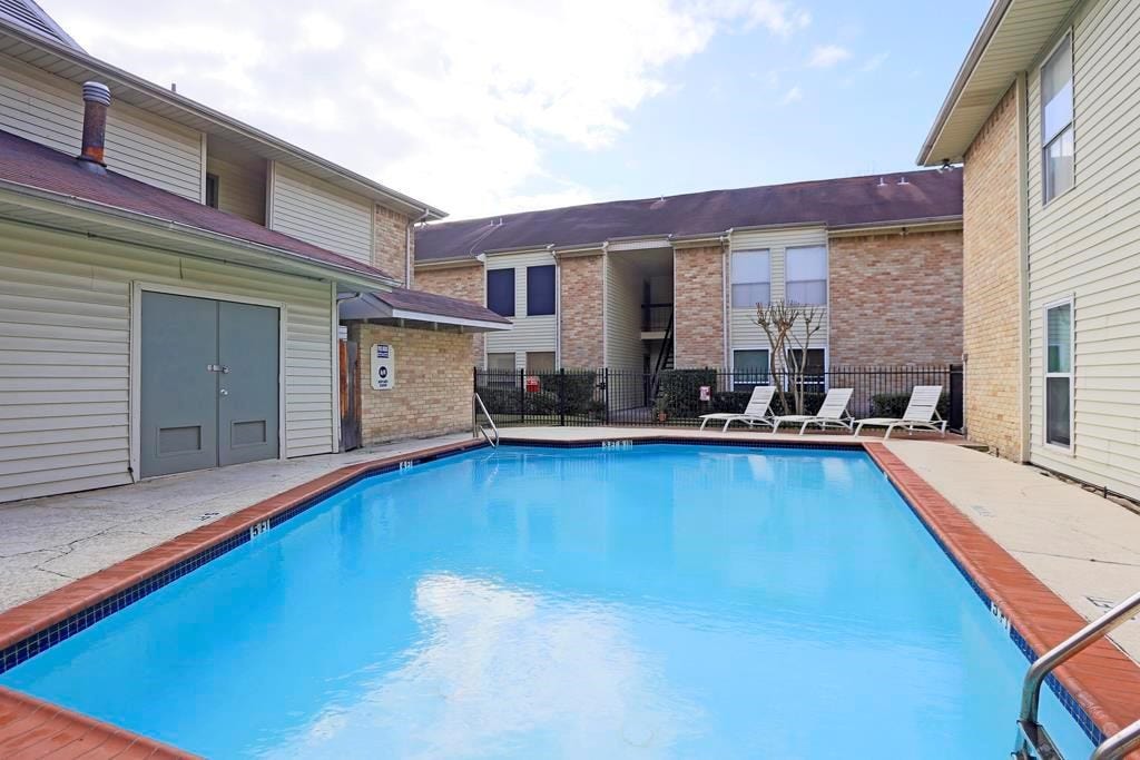 2300 Augusta Drive, #32, Houston, TX 77057 2300 Augusta Drive, #32, Houston, TX 77057