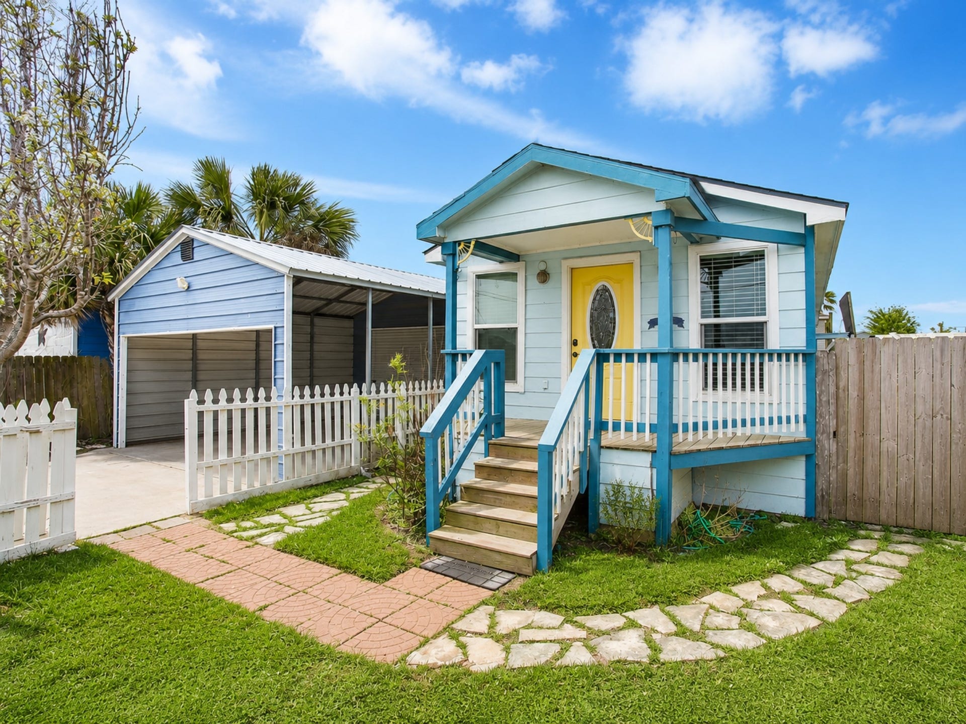 6317 Heards Lane, Galveston, TX 77551 6317 Heards Lane, Galveston, TX 77551