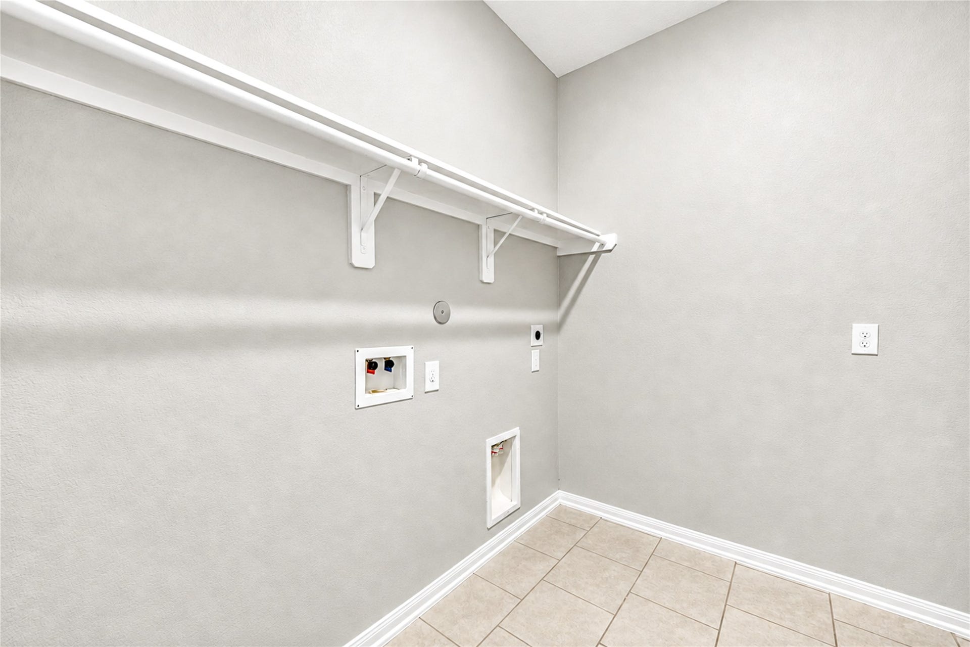 4430 Painted Bunting Lane, Baytown, TX 77521 Master Closet