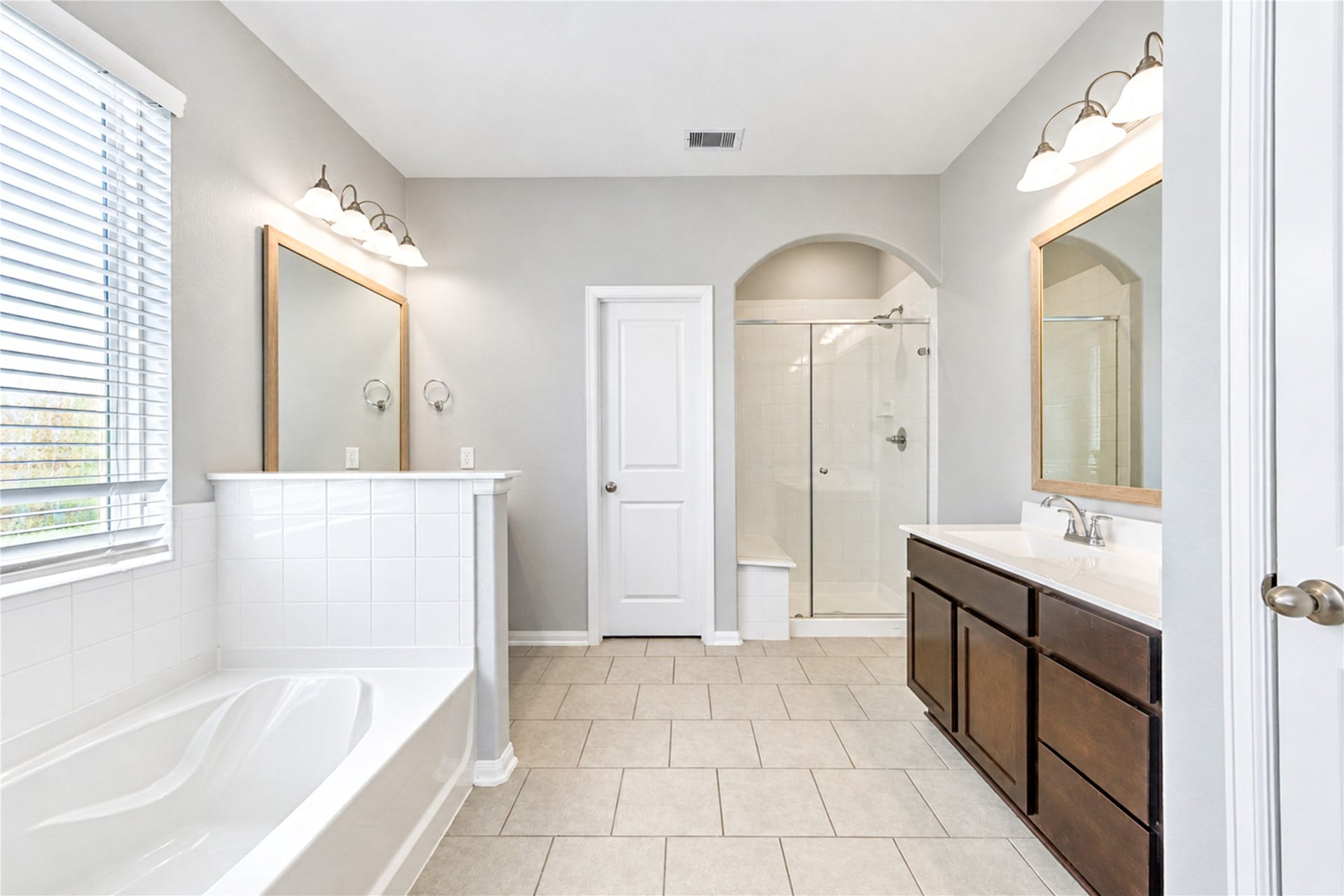 4430 Painted Bunting Lane, Baytown, TX 77521 Master Bathroom