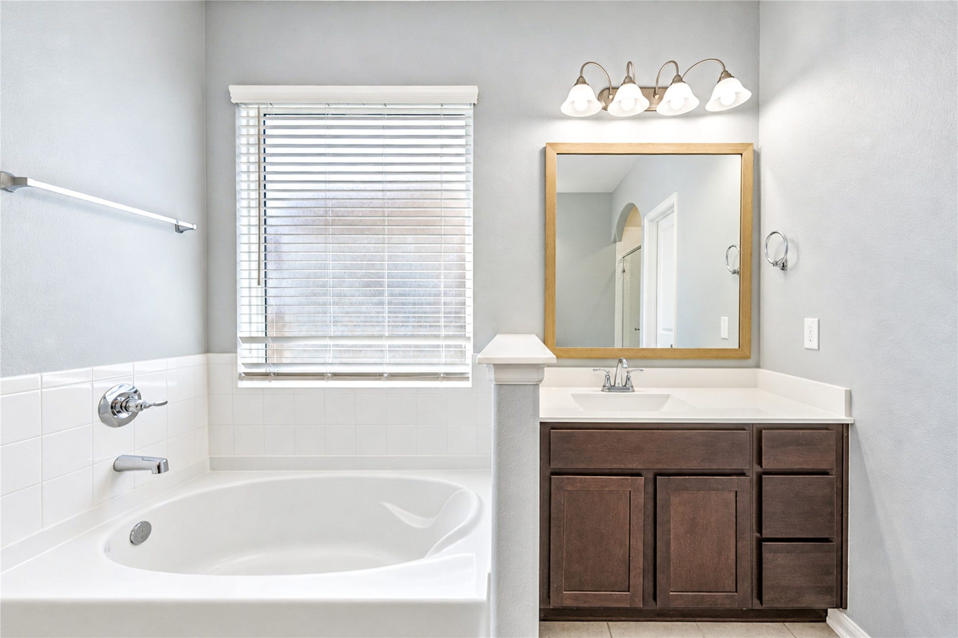 4430 Painted Bunting Lane, Baytown, TX 77521 Master Bathroom