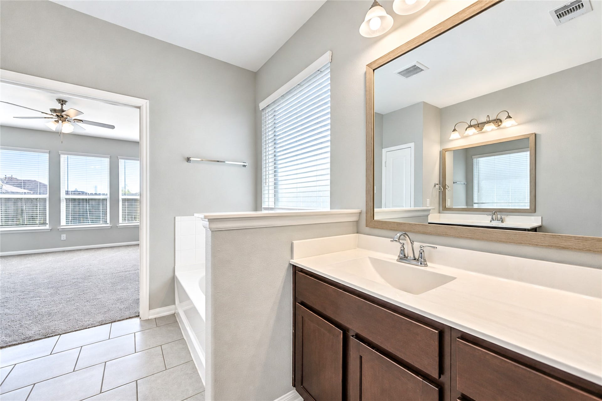 4430 Painted Bunting Lane, Baytown, TX 77521 Master Bathroom