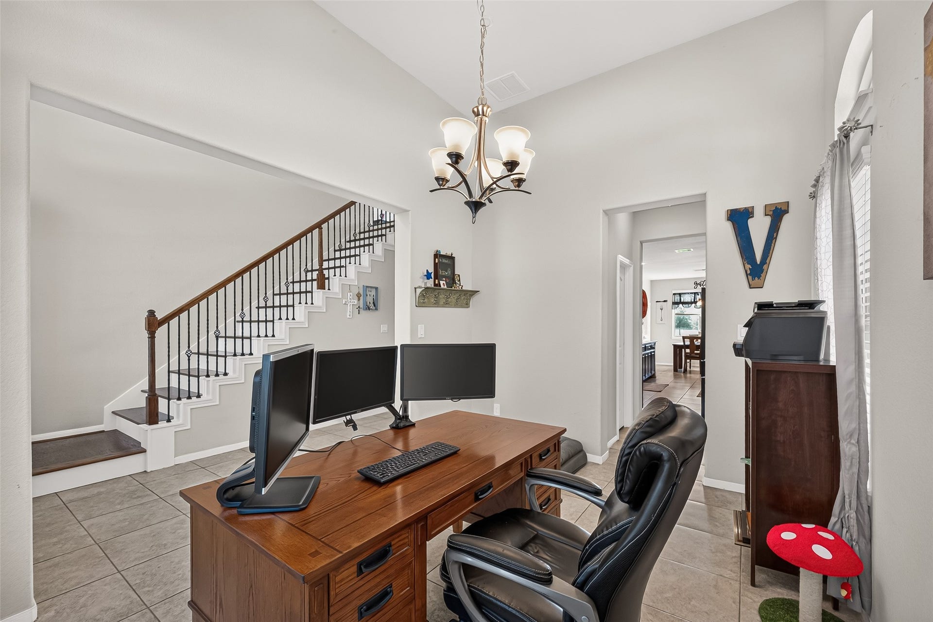 6111 Wayne Way, Rosenberg, TX 77471 A versatile front room offers space for a home office or formal dining area.