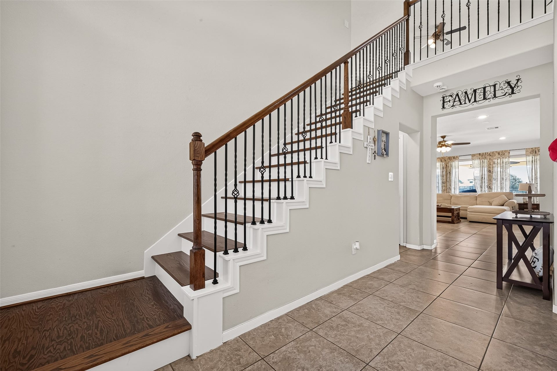 6111 Wayne Way, Rosenberg, TX 77471 A wood staircase with decorative balusters leads to the upstairs living spaces.
