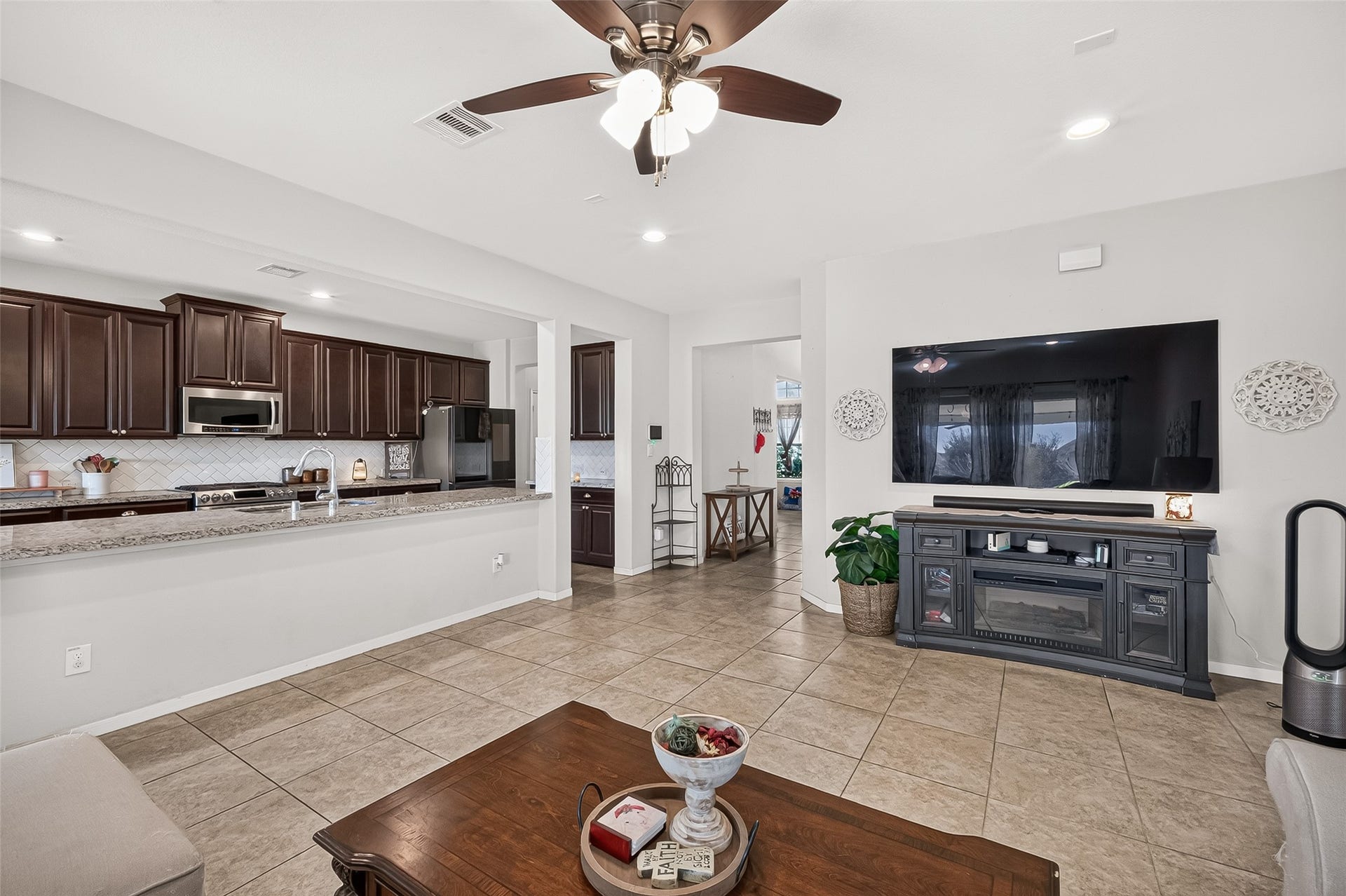 6111 Wayne Way, Rosenberg, TX 77471 6111 Wayne Way, Rosenberg, TX 77471