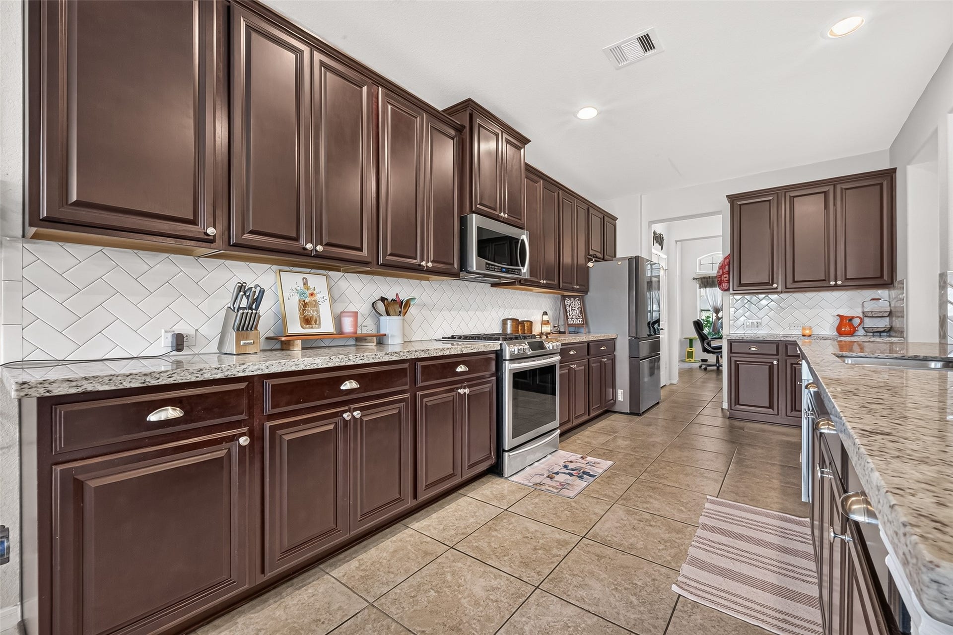 6111 Wayne Way, Rosenberg, TX 77471 A galley-style layout provides generous cabinet storage and preparation space.