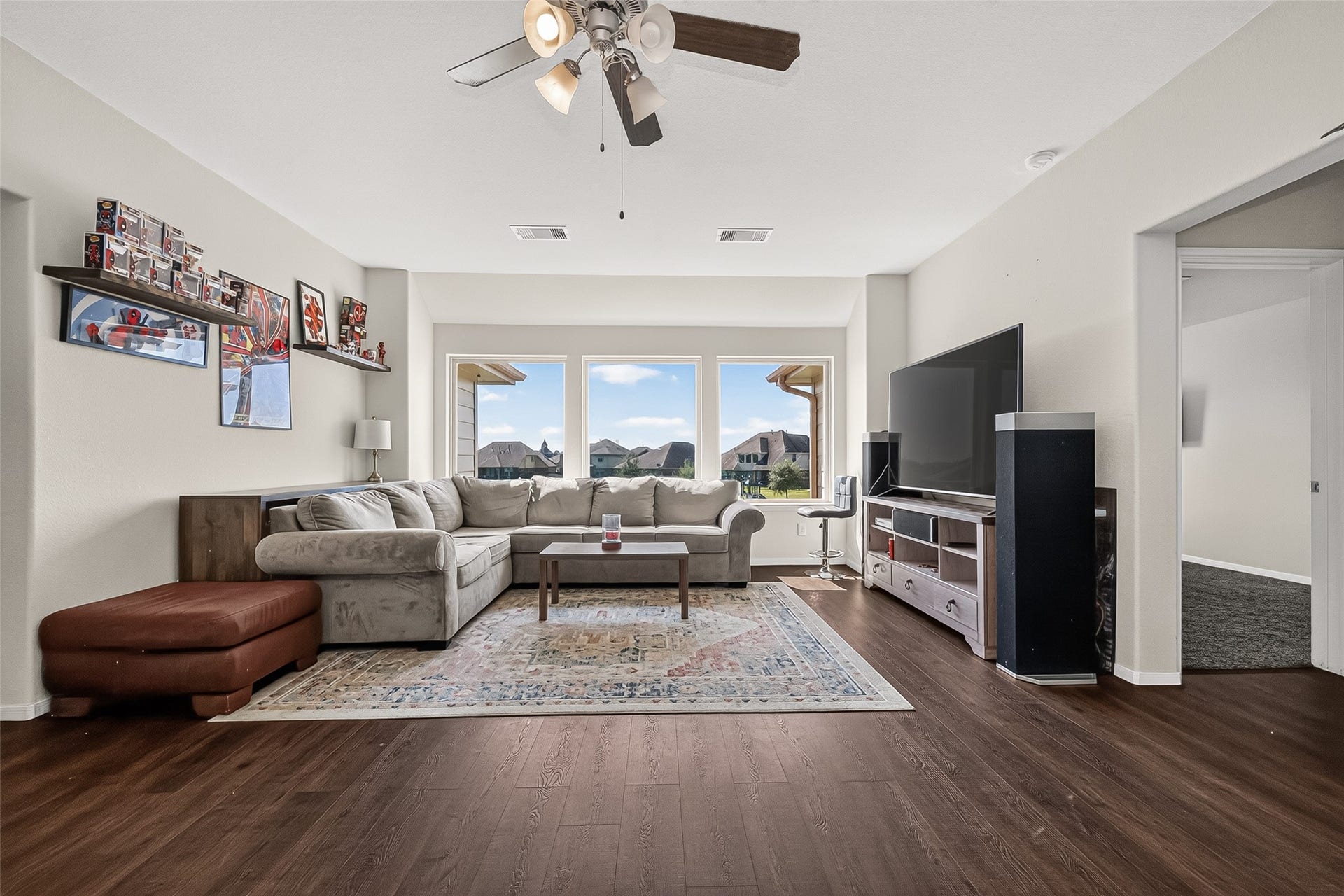 6111 Wayne Way, Rosenberg, TX 77471 A spacious second living area provides room for movie nights, games, or relaxing.