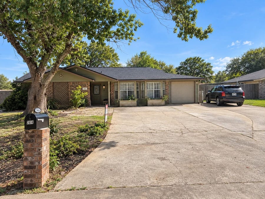 Property photo for 2414 Goldenrod Street, Highlands, TX