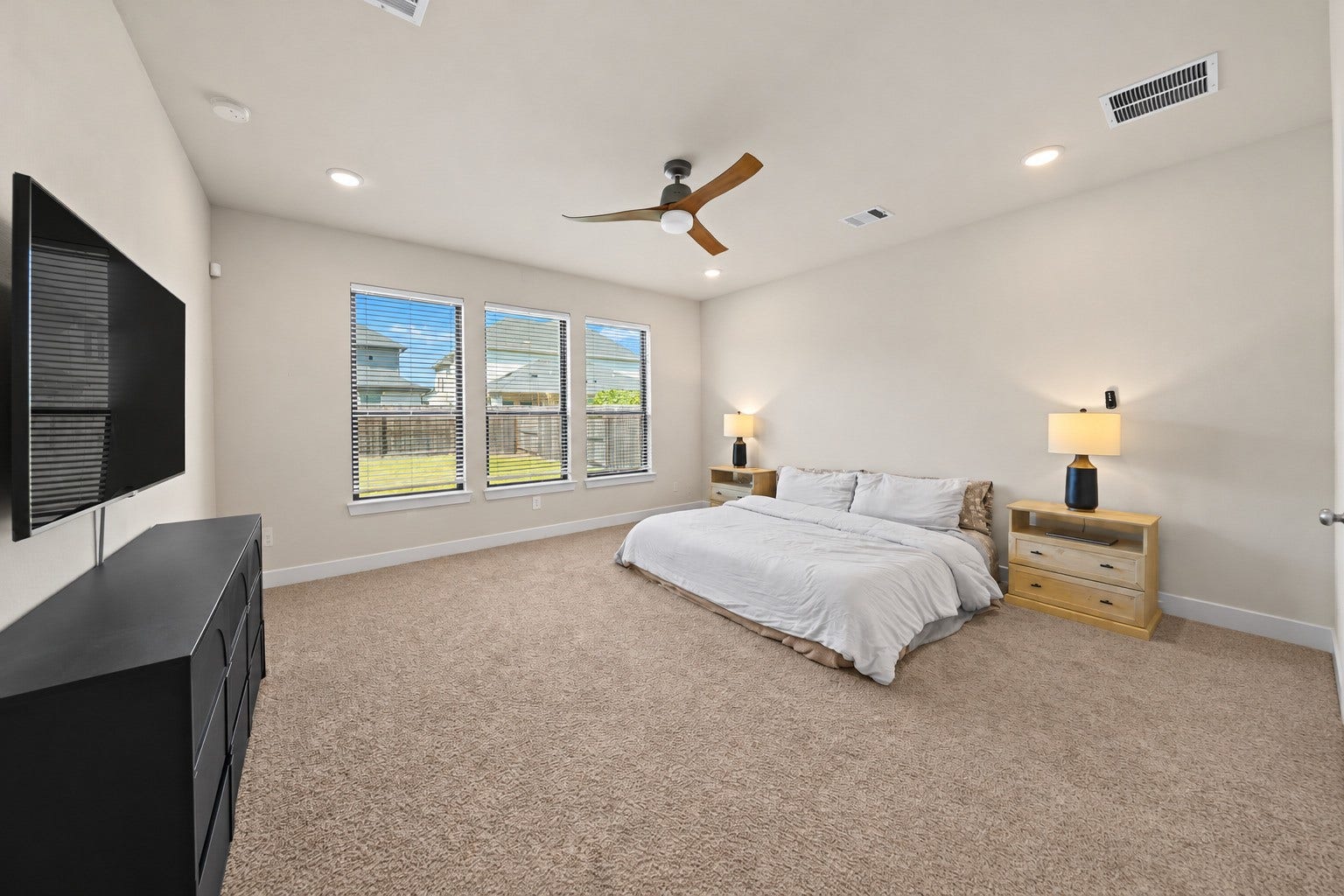 9231 Dearborn Knoll Drive, Cypress, TX 77433 Your first-floor primary suite offers generous space, three large windows, and plush carpet, a comfortable retreat at the end of the day.