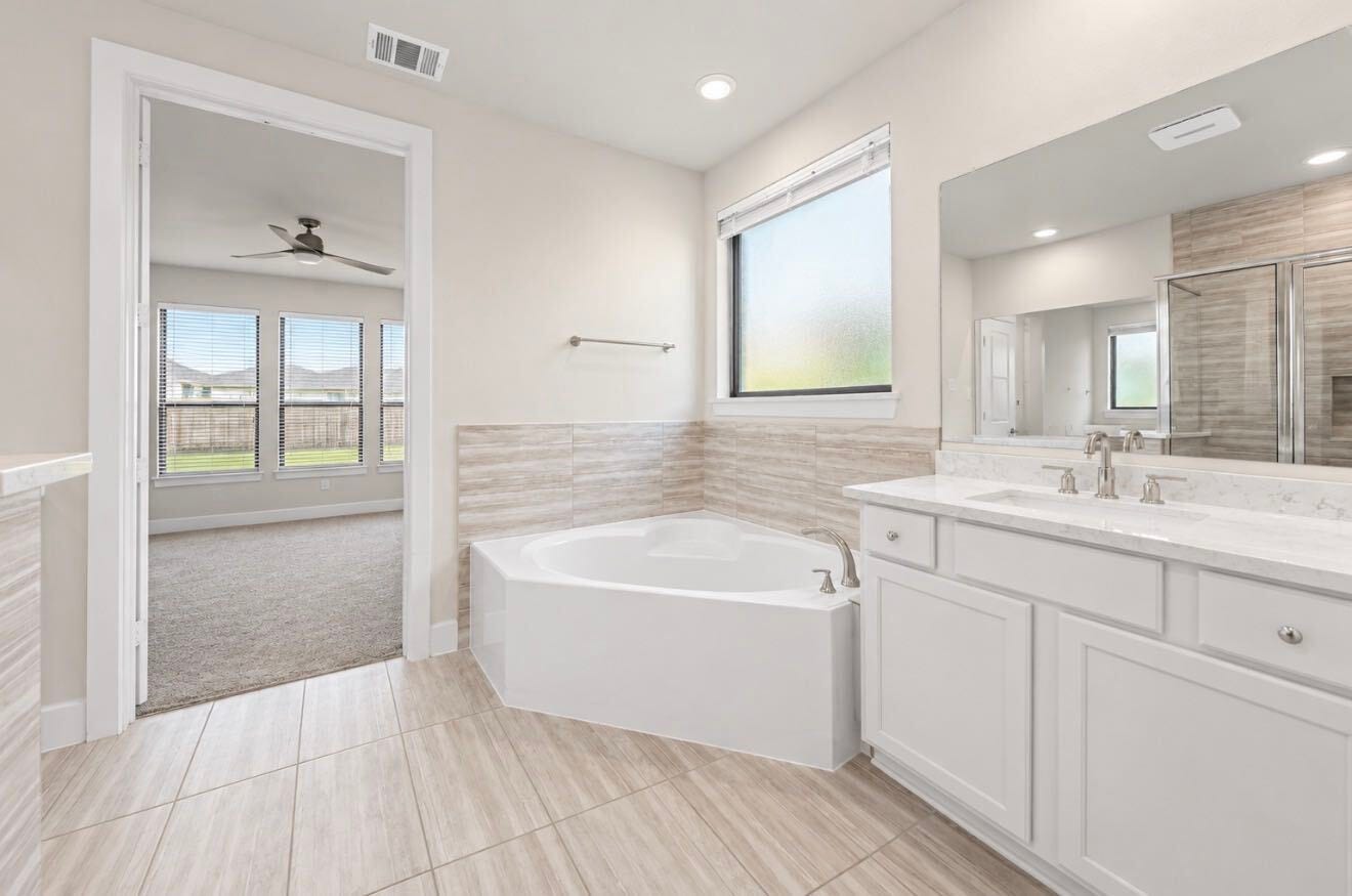 9231 Dearborn Knoll Drive, Cypress, TX 77433 Another view of the primary bath highlighting the relaxing soaking tub.