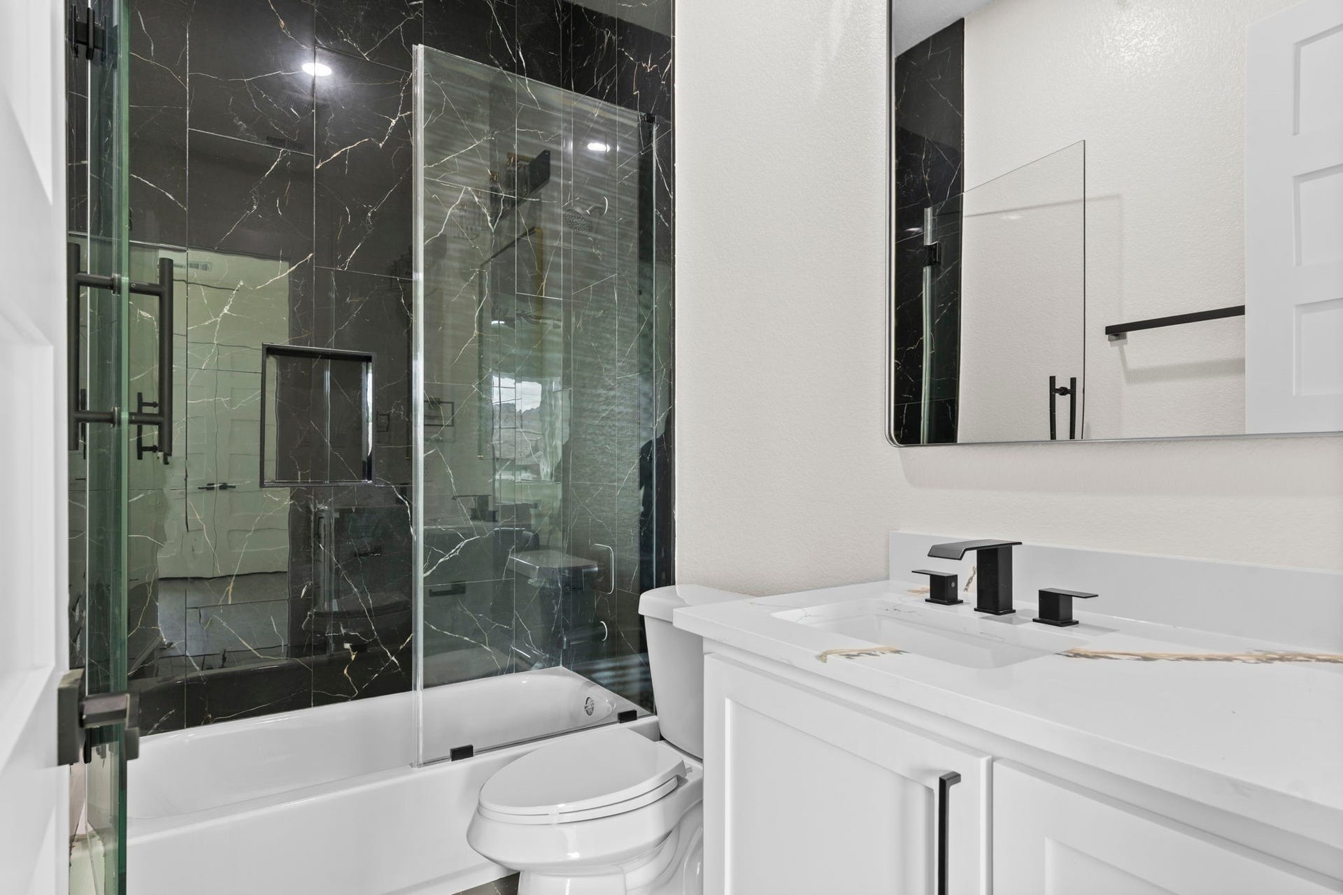 6818 Avenue F Unit B, Houston, TX 77011