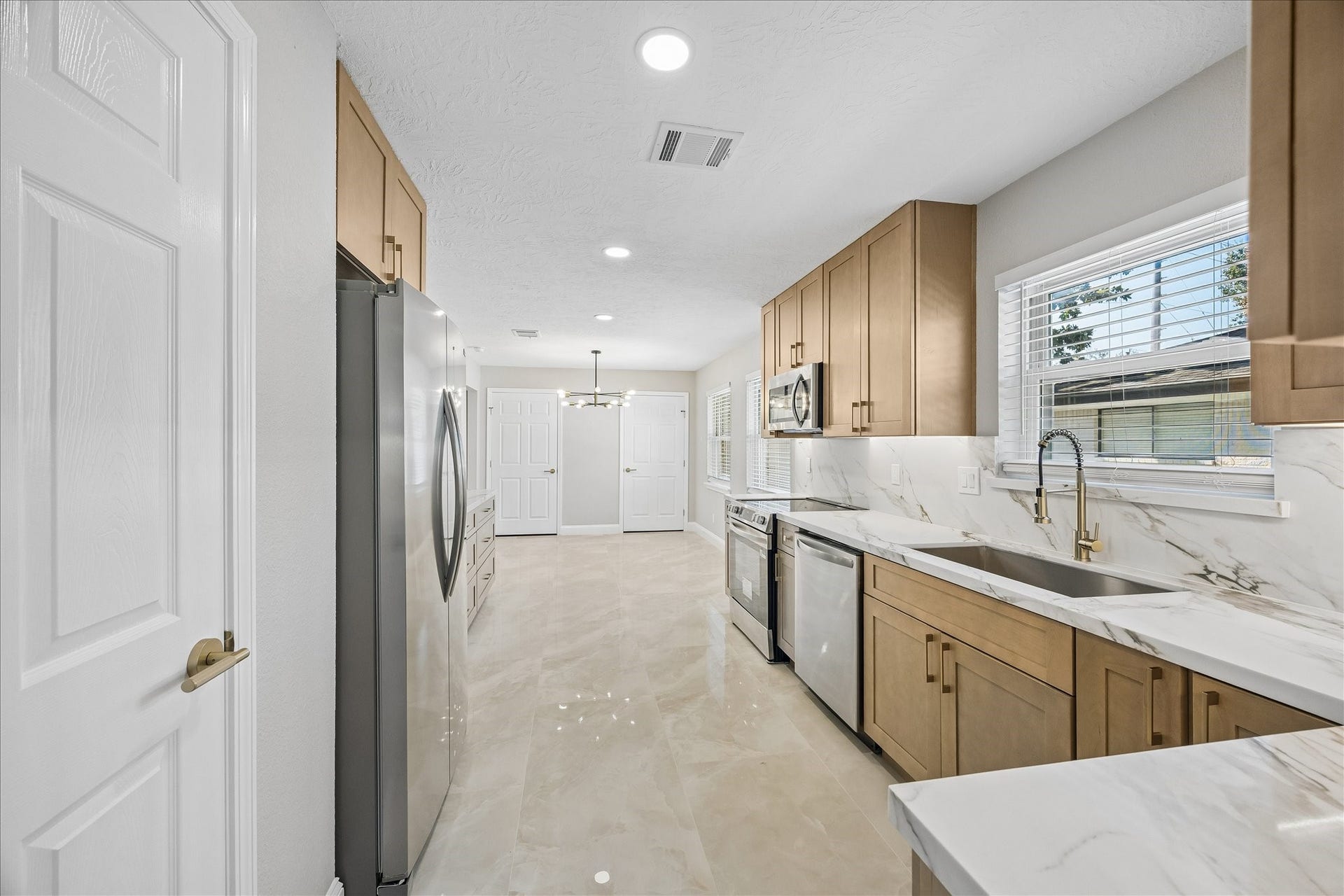 1802 San Sebastian Lane, Houston, TX 77058 1802 San Sebastian Lane, Houston, TX 77058