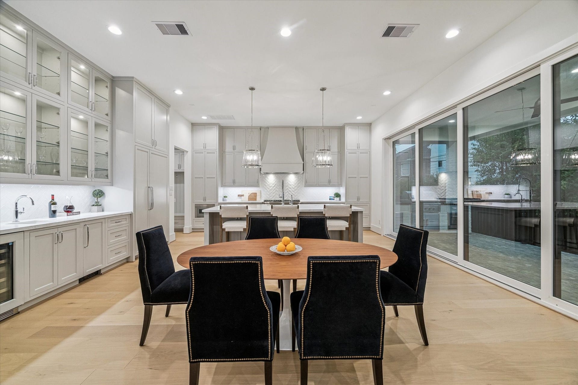2514 Southgate Boulevard, Houston, TX 77030 Breakfast Room Open to the Kitchen