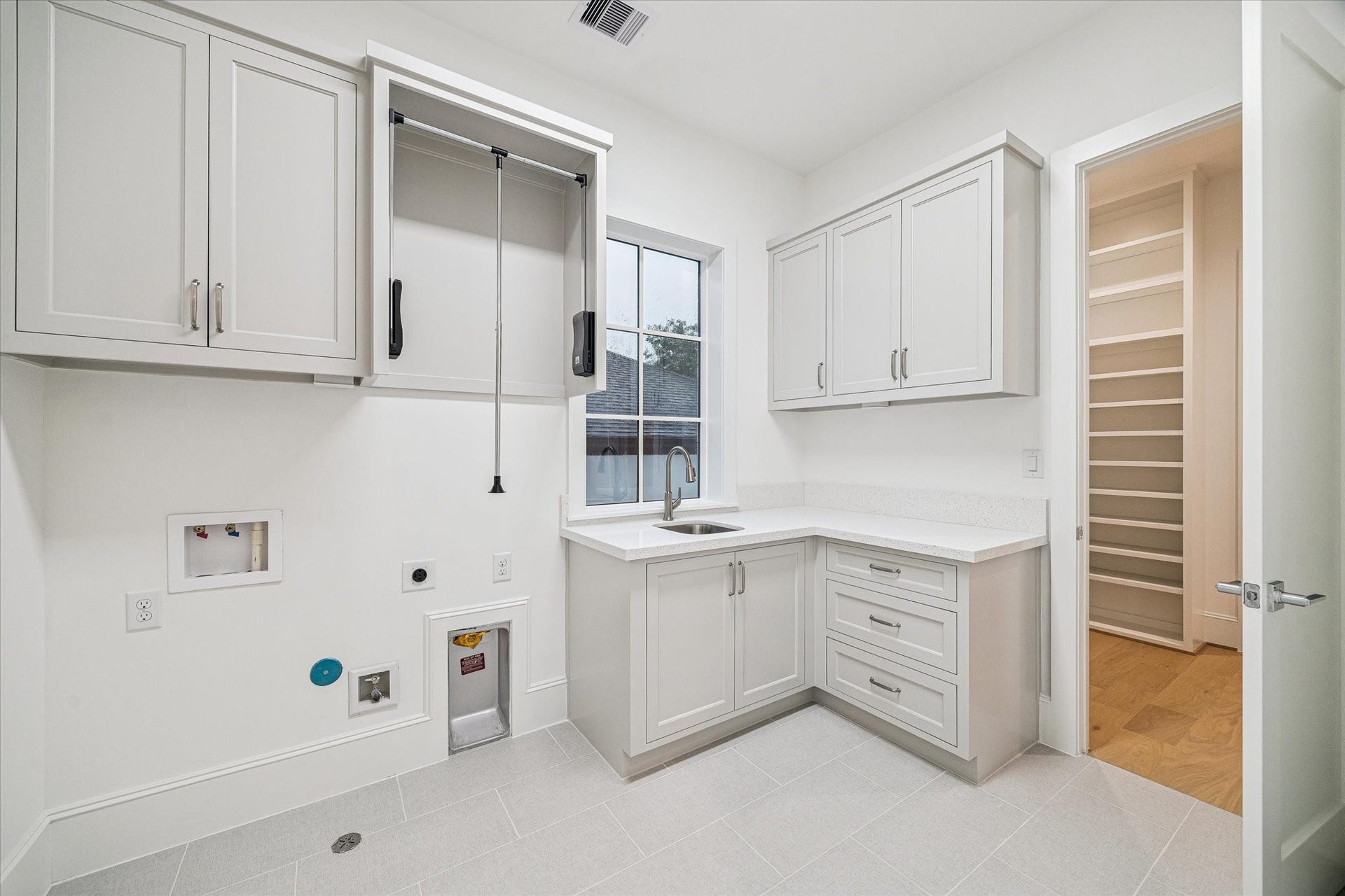 2514 Southgate Boulevard, Houston, TX 77030 2nd Floor Utility Room